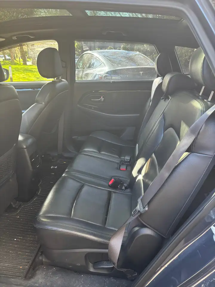 Kia Rondo снимка Kia Rondo