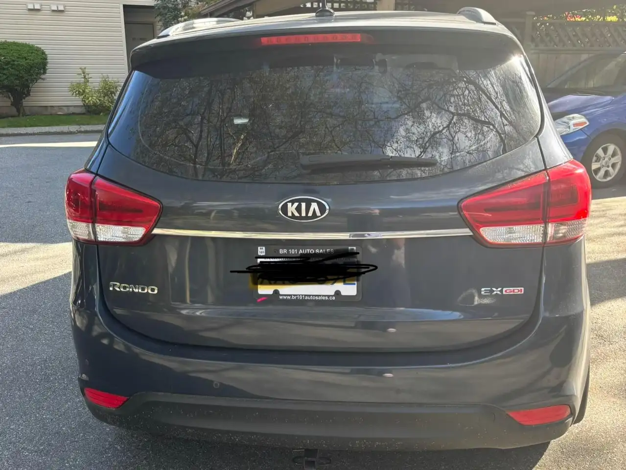 Kia Rondo снимка Kia Rondo