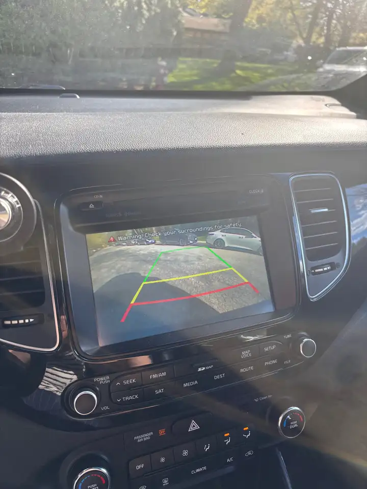 Kia Rondo снимка Kia Rondo