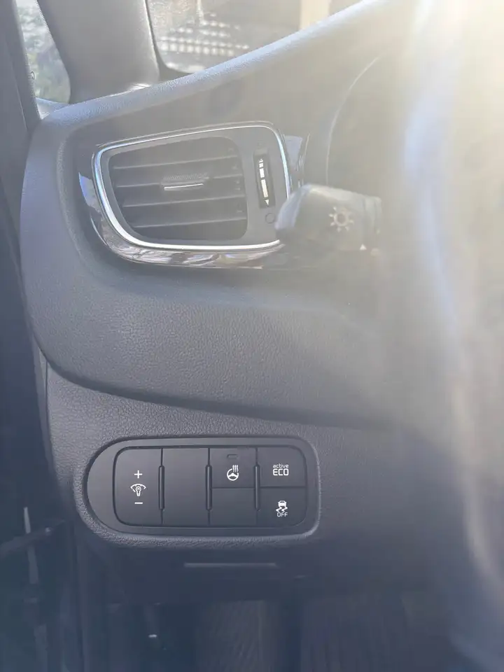 Kia Rondo снимка Kia Rondo