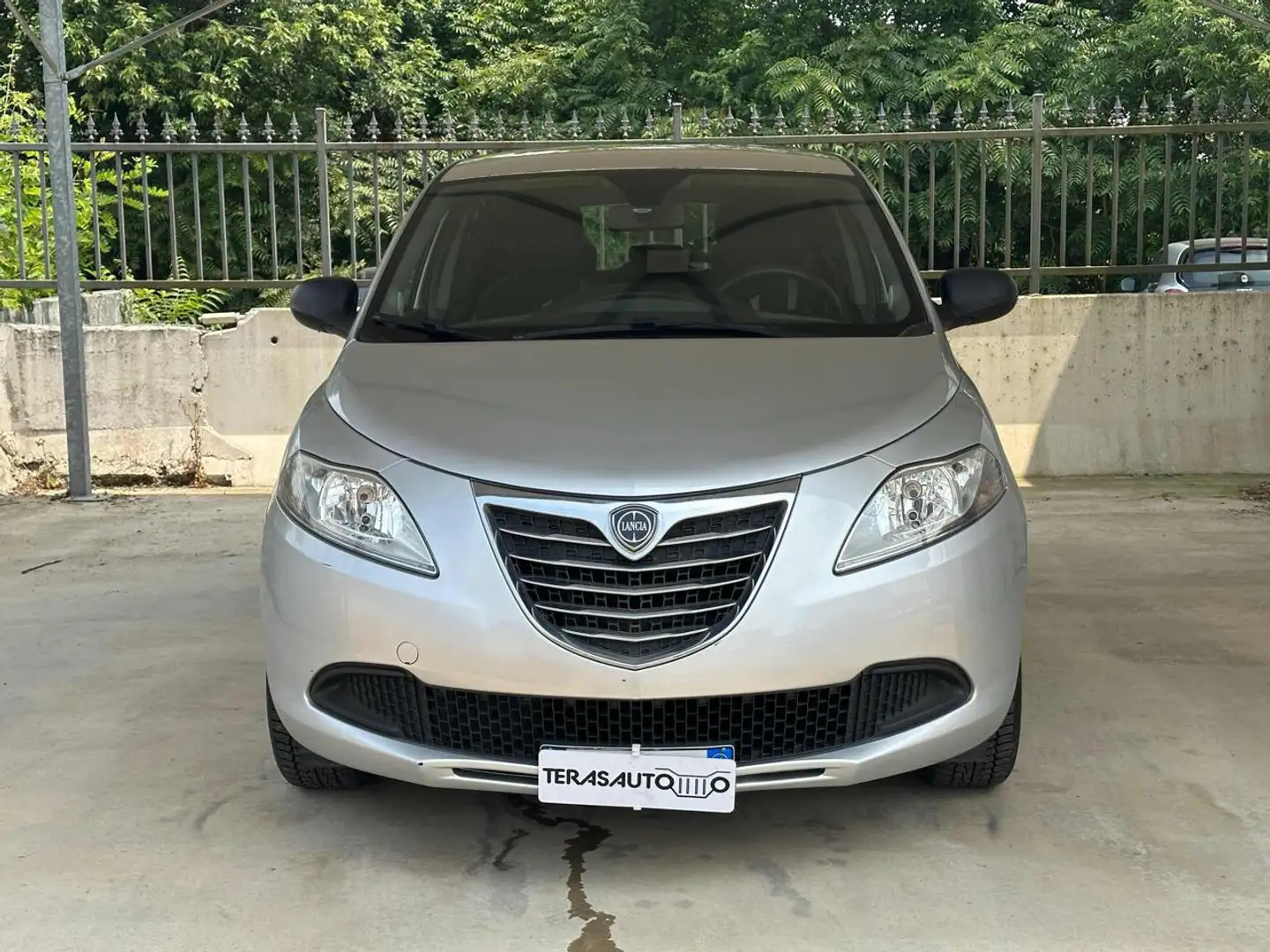 Lancia Ypsilon 1.2 69 CV 5 PSOTI OK NEOP GPL FINO AL 07/2033 Argento - 2