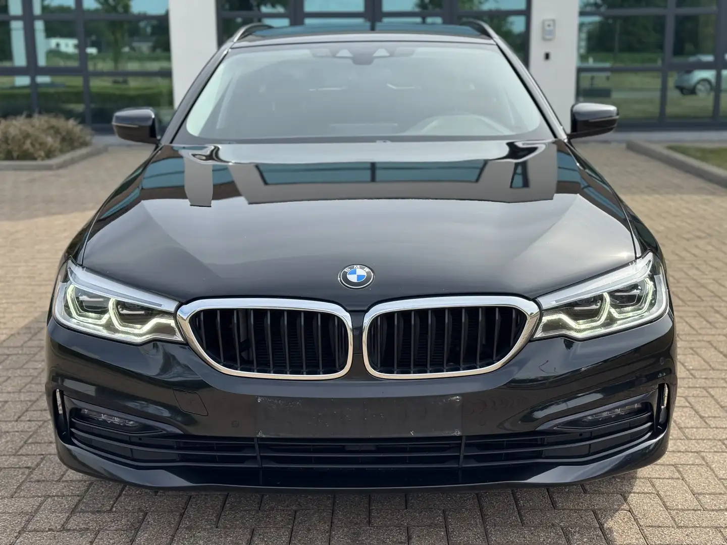 BMW 520 SPORT LINE! / AUTOMAAT! / GEKEURD VVK! Zwart - 2