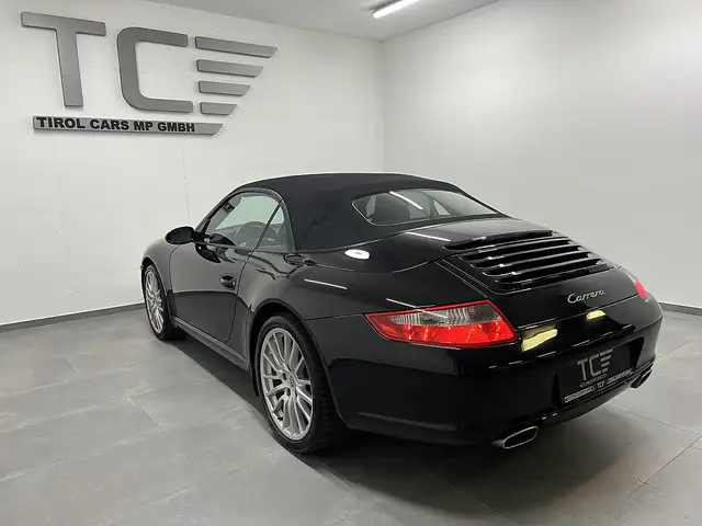 Porsche 911 view 9