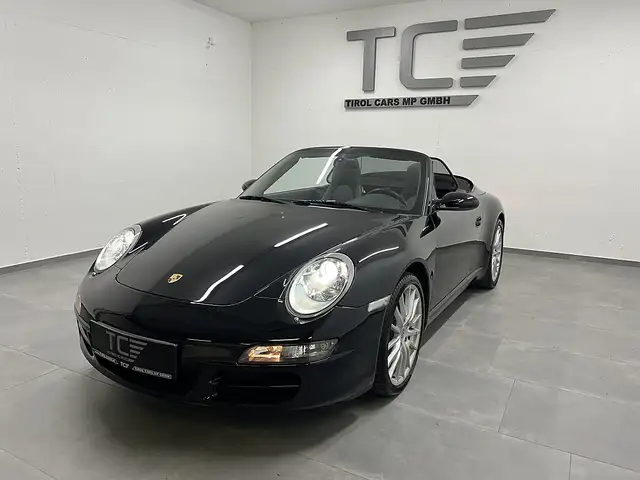Porsche 911 view 6