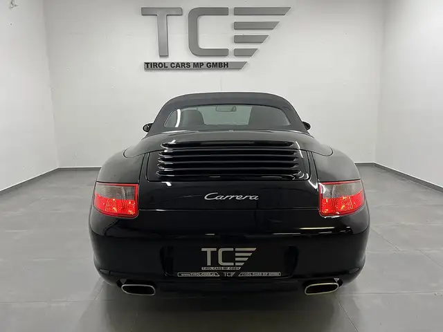 Porsche 911 view 11