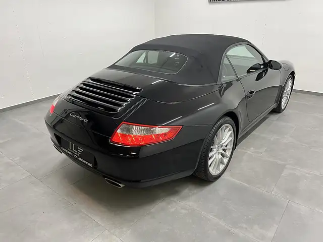 Porsche 911 view 12