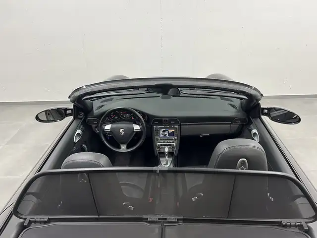 Porsche 911 view 15