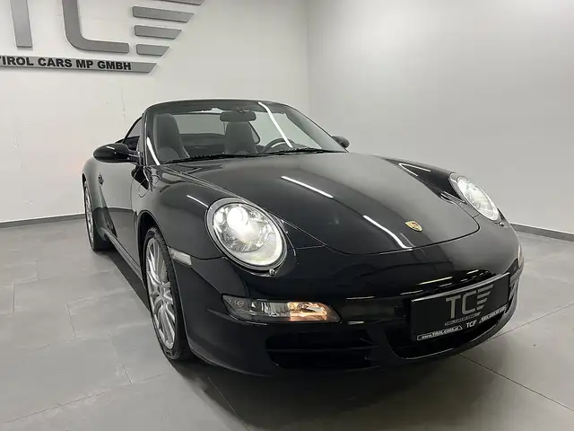 Porsche 911 view 3