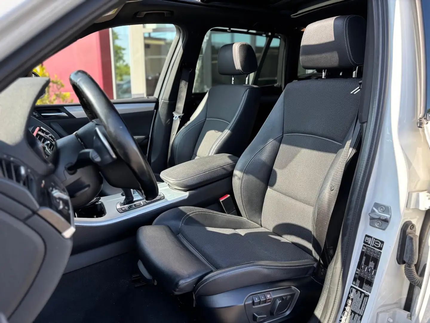 BMW X3 xDrive30d High Executive | HUD | Pano | TR HK 2400 Blanc - 2