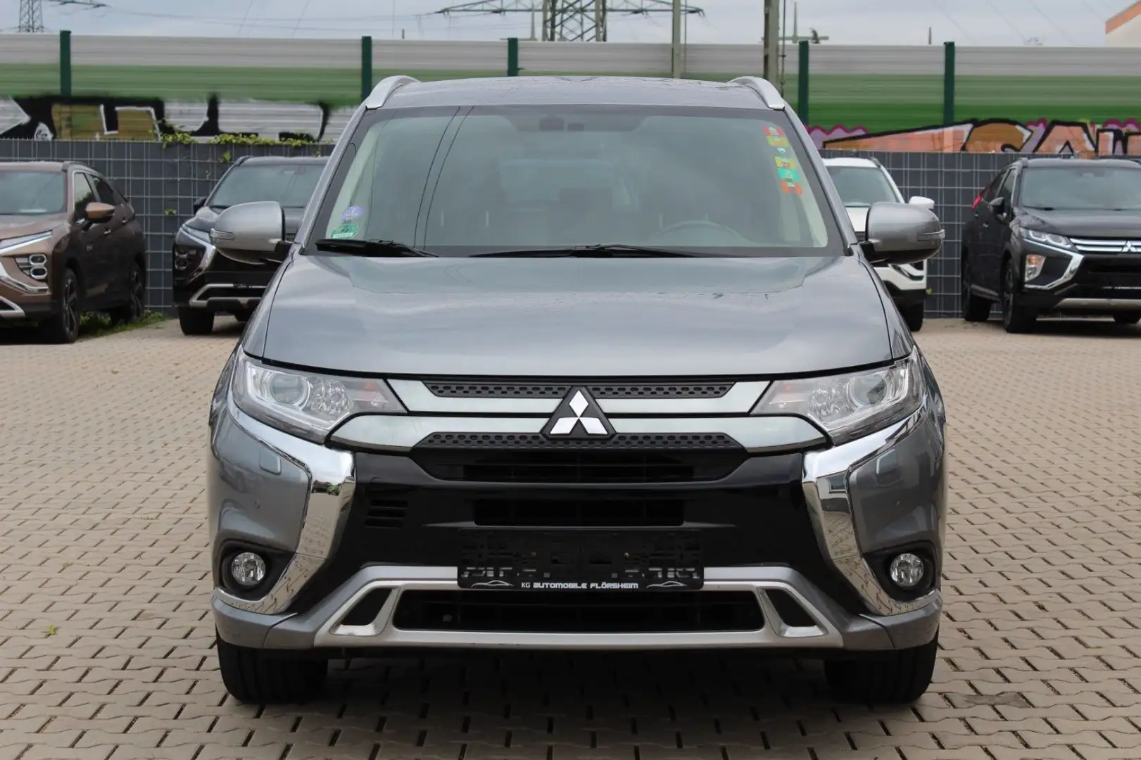Mitsubishi Outlander 2.4 PHEV Basis Diamant 4WD AHK Navi Gris - 2