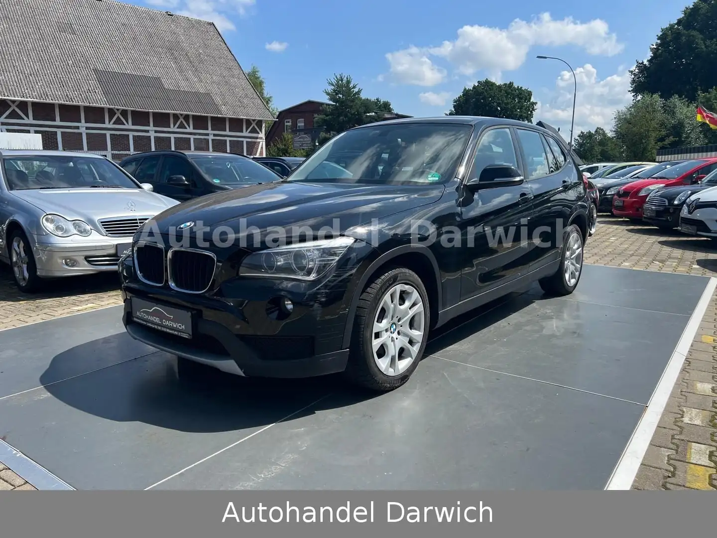 BMW X1 18 d xDrive Xenon/Ahk/6-Gang 1.Hand Schwarz - 1