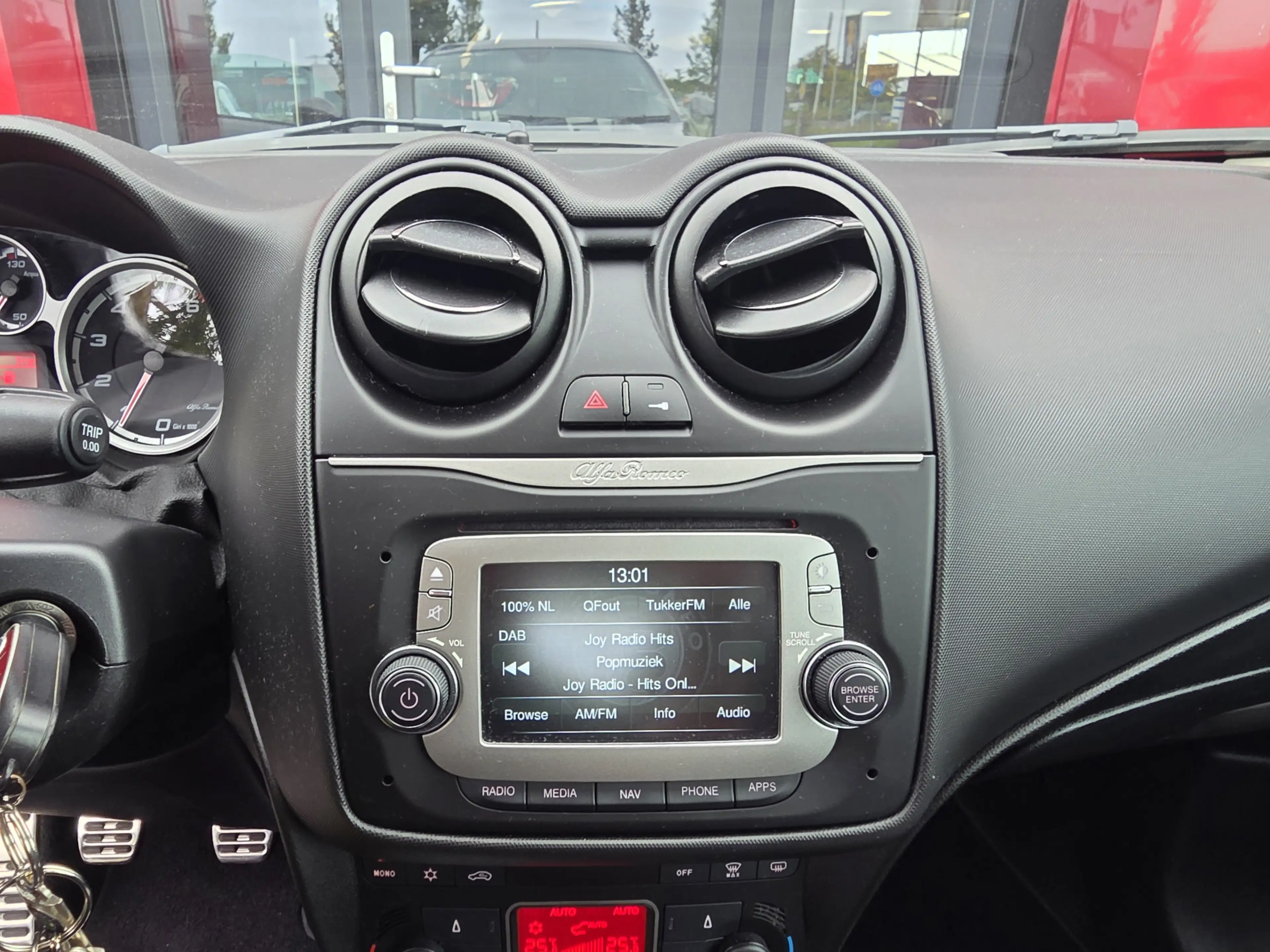 Alfa Romeo MiTo TwinAir Super | 18" velgen | Navigatie | Pack Velo — photo 15