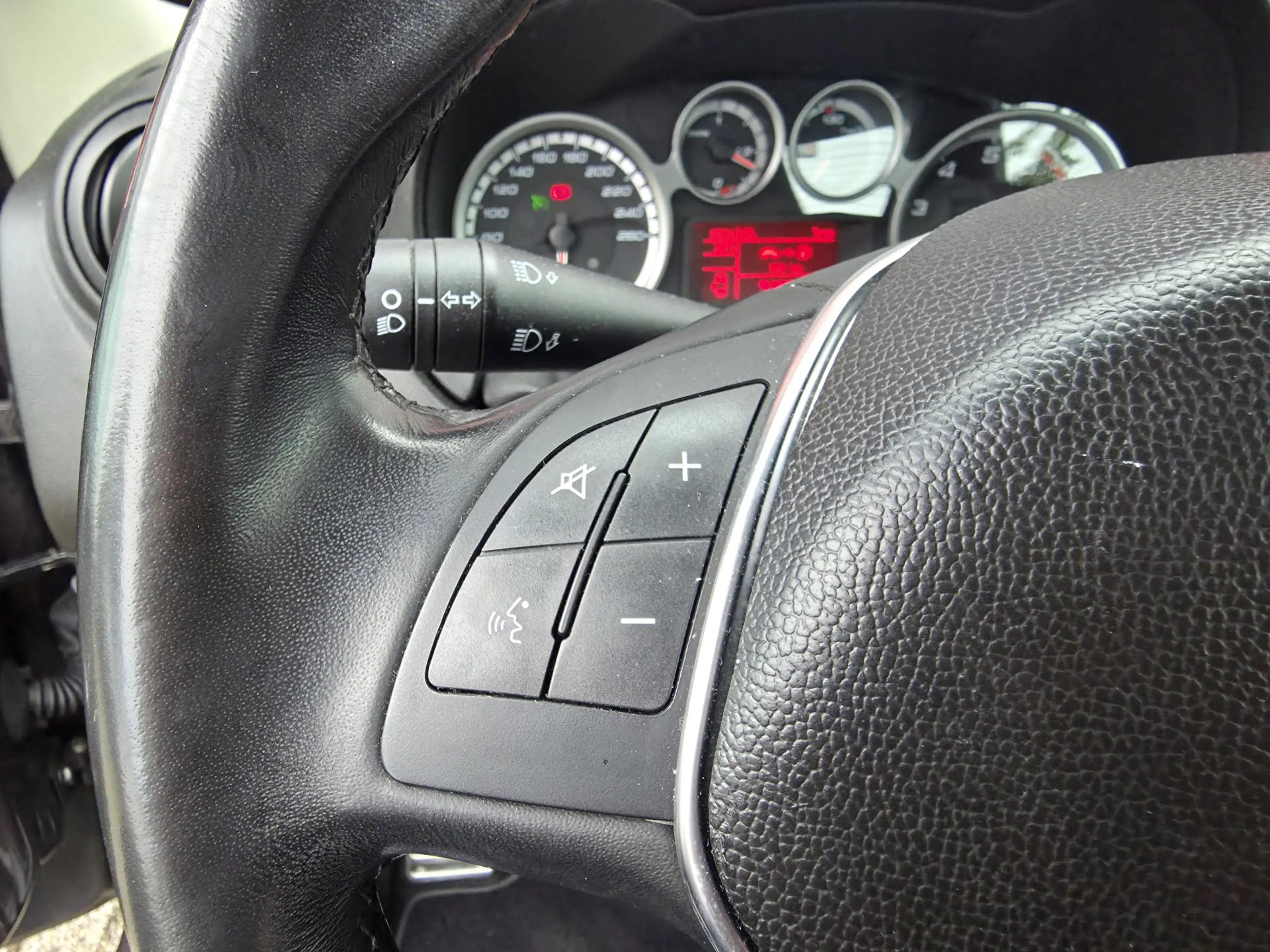 Alfa Romeo MiTo TwinAir Super | 18" velgen | Navigatie | Pack Velo — photo 13