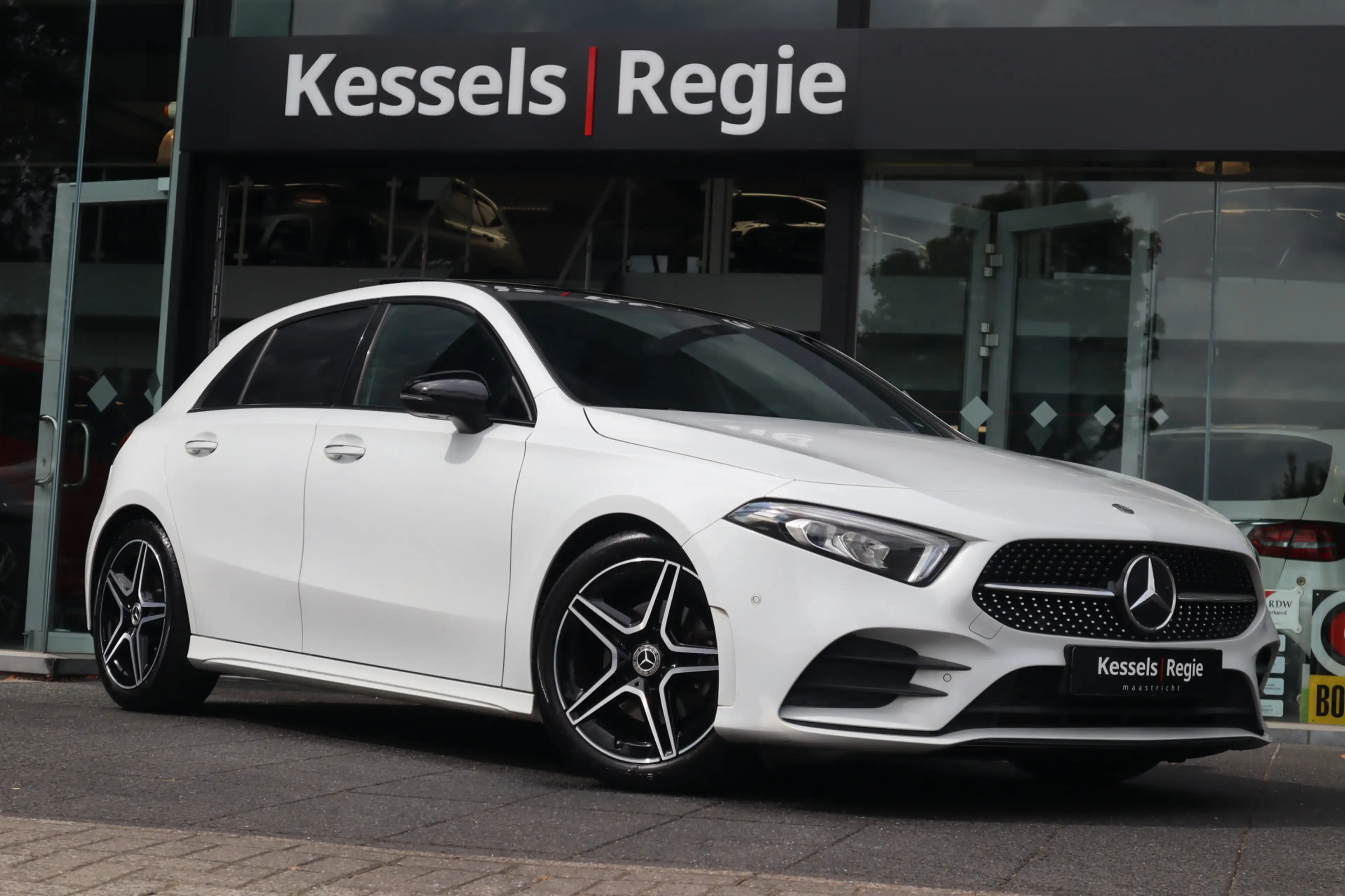 Mercedes-Benz A 200 AMG Pano Sfeerverlichting Burmester Camera Widescr