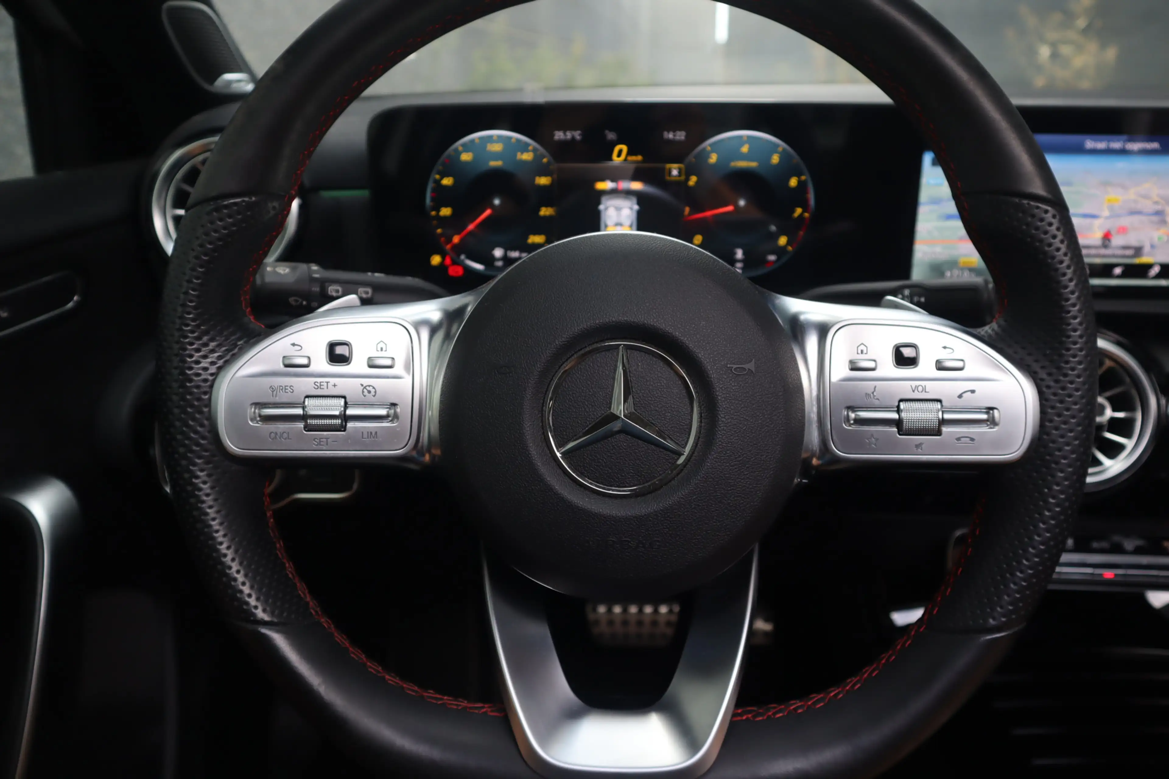 Mercedes-Benz A 200 AMG Pano Sfeerverlichting Burmester Camera Widescr — photo 14
