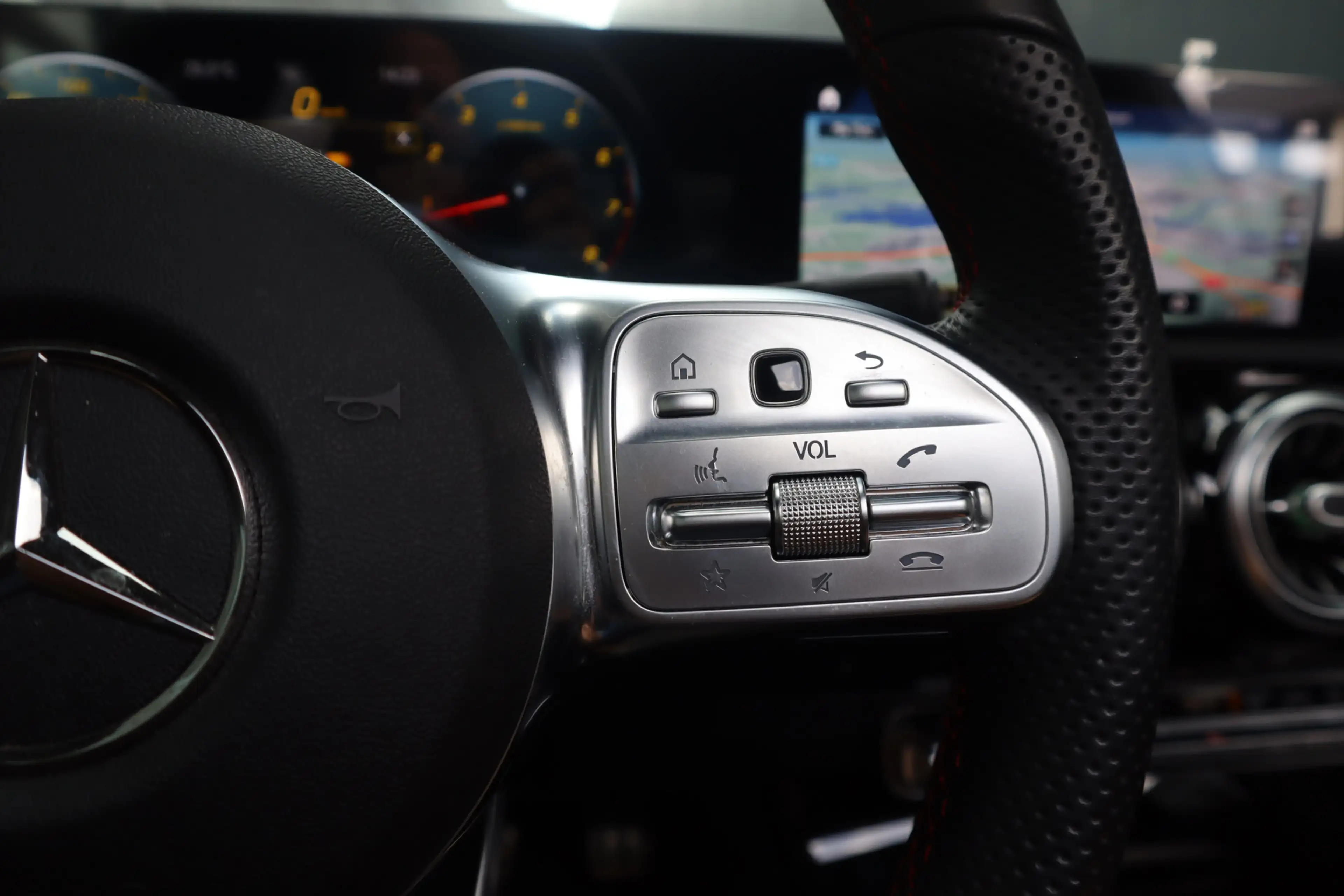 Mercedes-Benz A 200 AMG Pano Sfeerverlichting Burmester Camera Widescr — photo 16