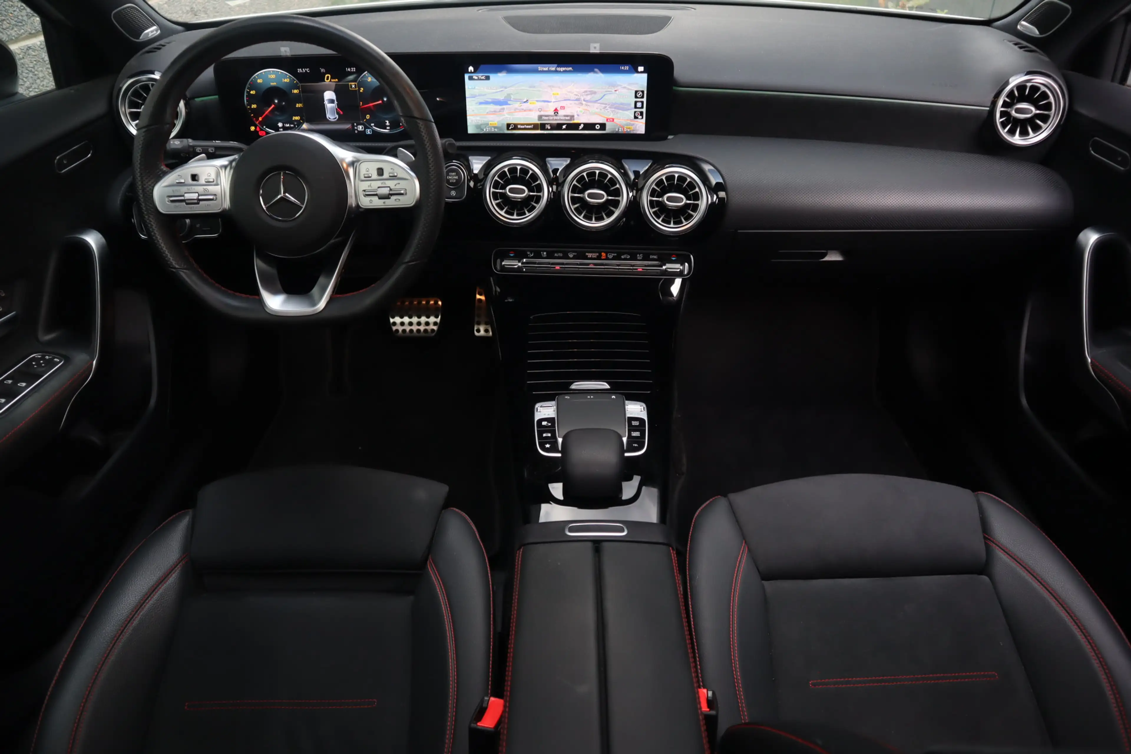 Mercedes-Benz A 200 AMG Pano Sfeerverlichting Burmester Camera Widescr — photo 7