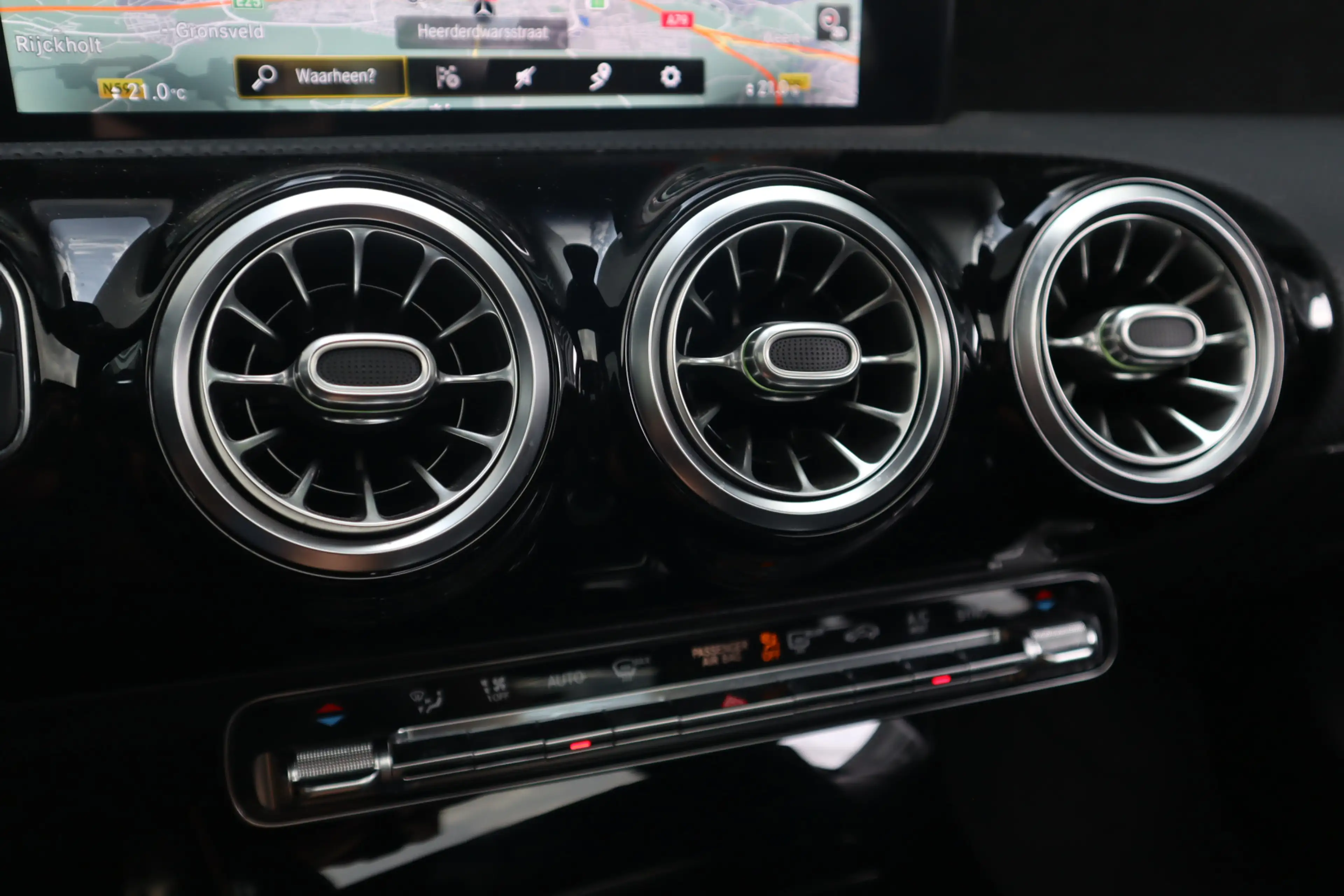 Mercedes-Benz A 200 AMG Pano Sfeerverlichting Burmester Camera Widescr — photo 27