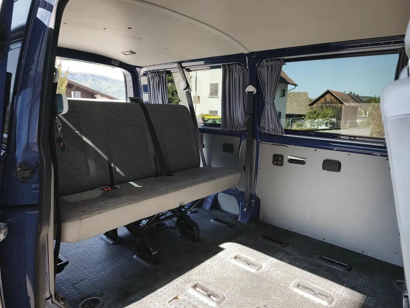 Volkswagen T5 Transporter Kombi lang Campingausbau Blau - 2