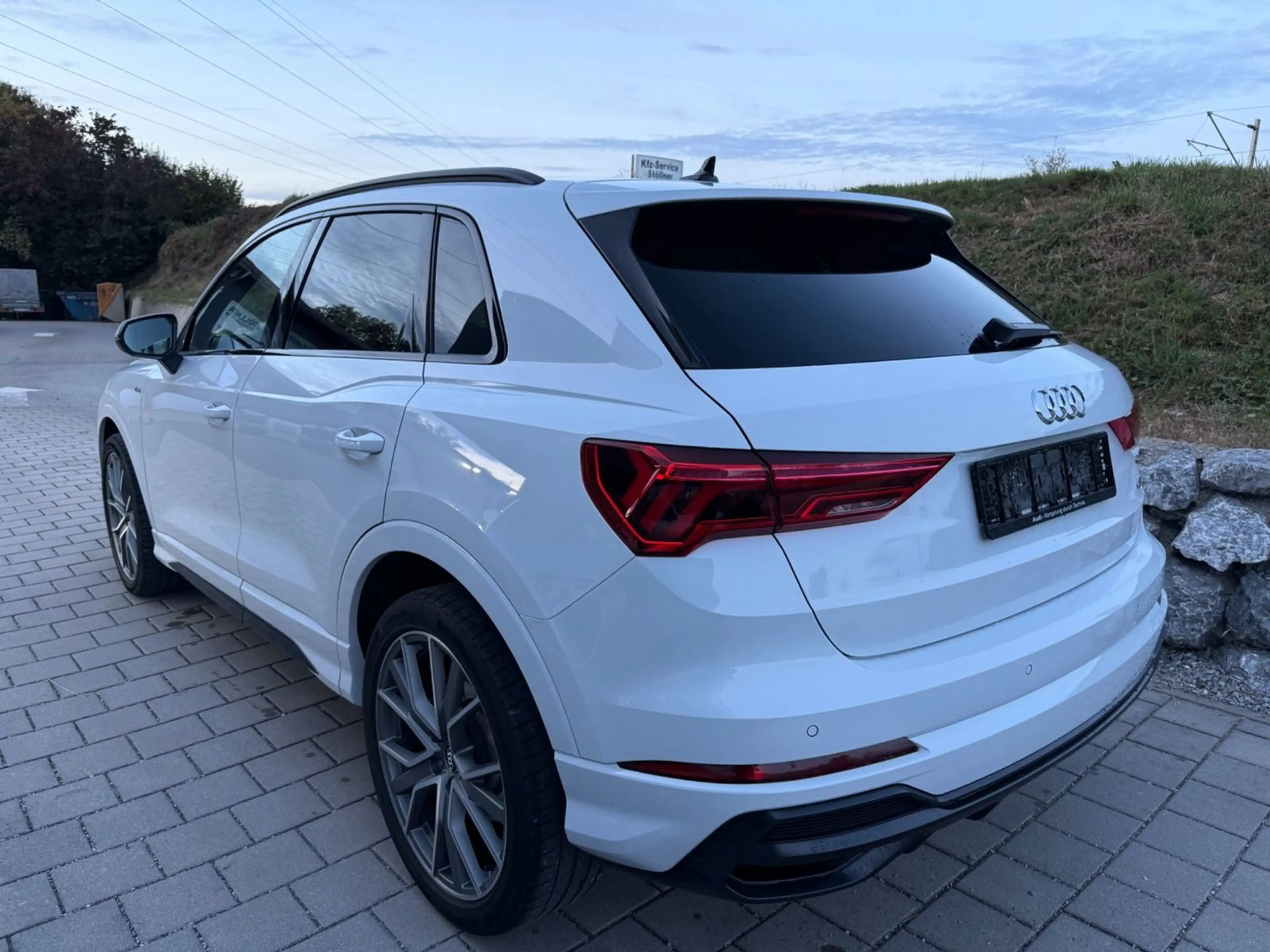 Audi Q3 40 TFSI quattro S line — photo 4