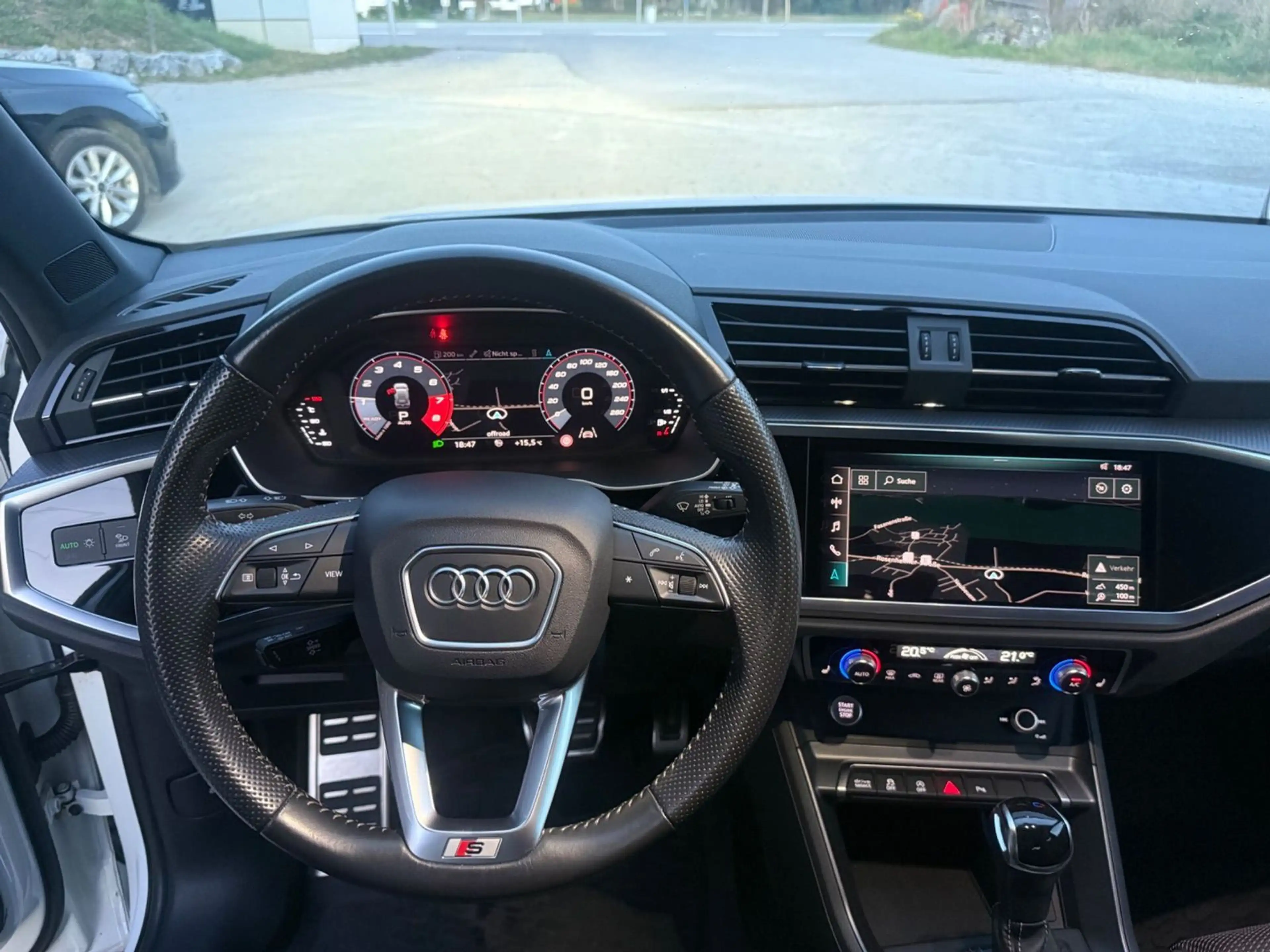 Audi Q3 40 TFSI quattro S line — photo 7