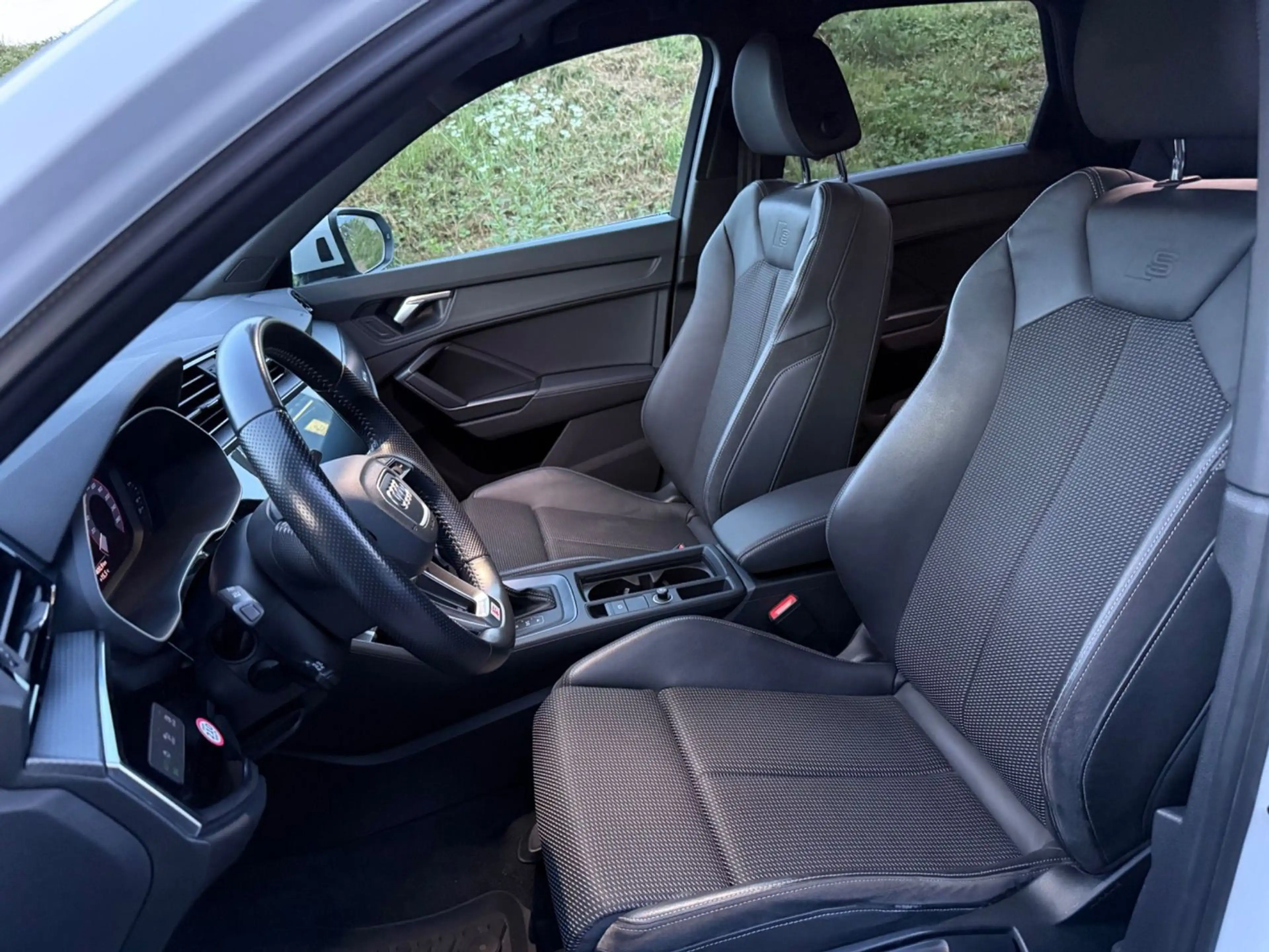 Audi Q3 40 TFSI quattro S line — photo 6