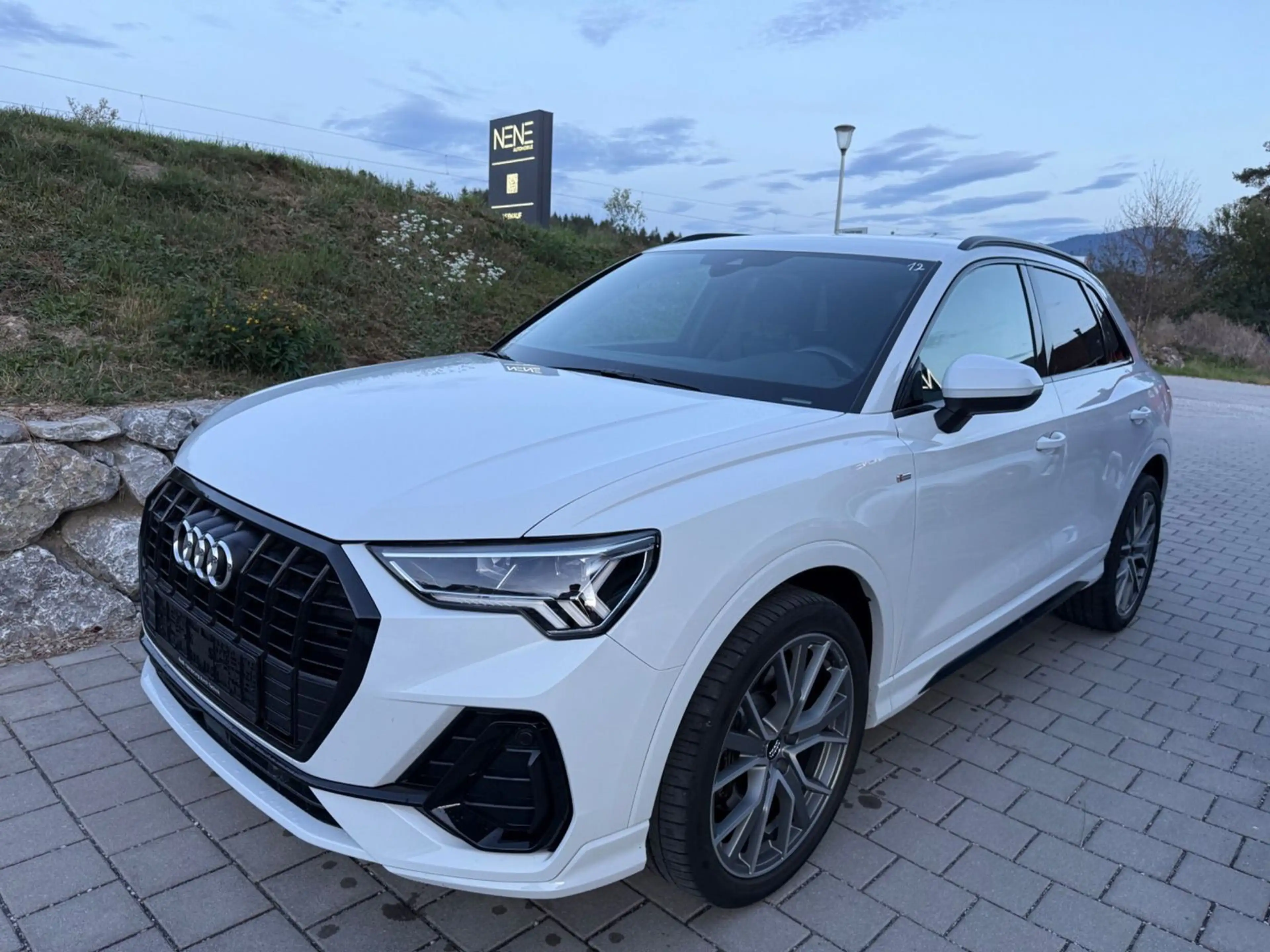 Audi Q3 40 TFSI quattro S line — photo 3