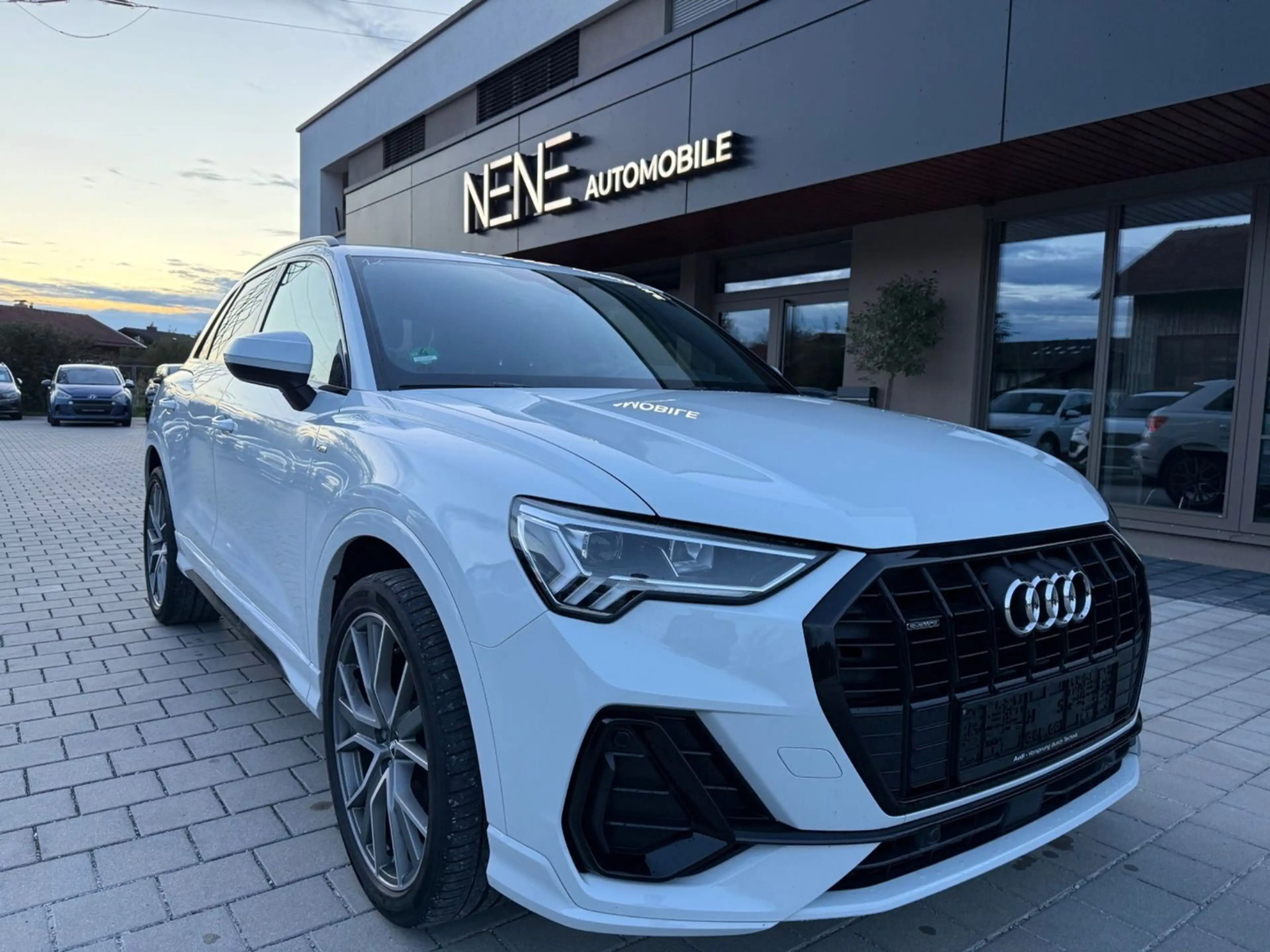 Audi Q3 40 TFSI quattro S line — photo 2