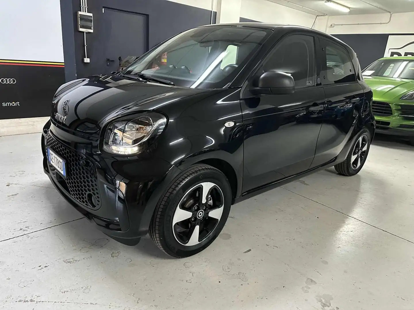 smart forFour EQ Passion Schwarz - 1