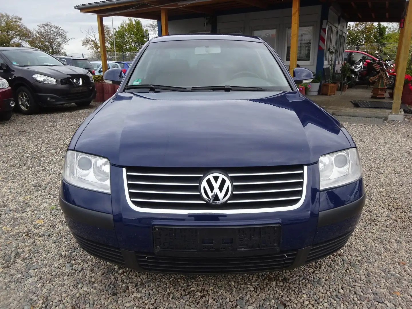 Volkswagen Passat 1.6 Family Niebieski - 2