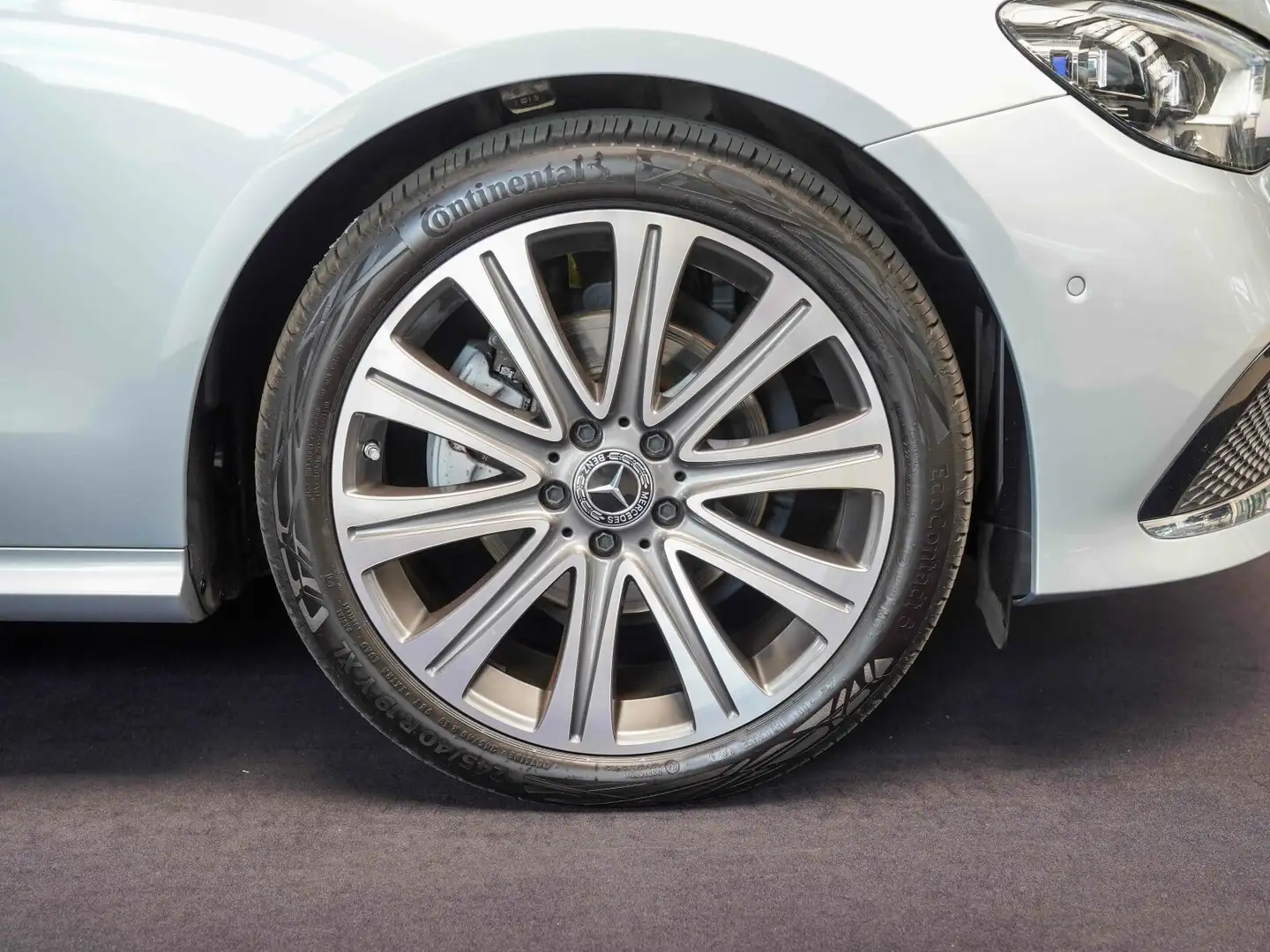 Mercedes-Benz E 220 E 220 d Coupé AVANTGARDE 19" MULTIBEAM 360° DAB Silver - 2
