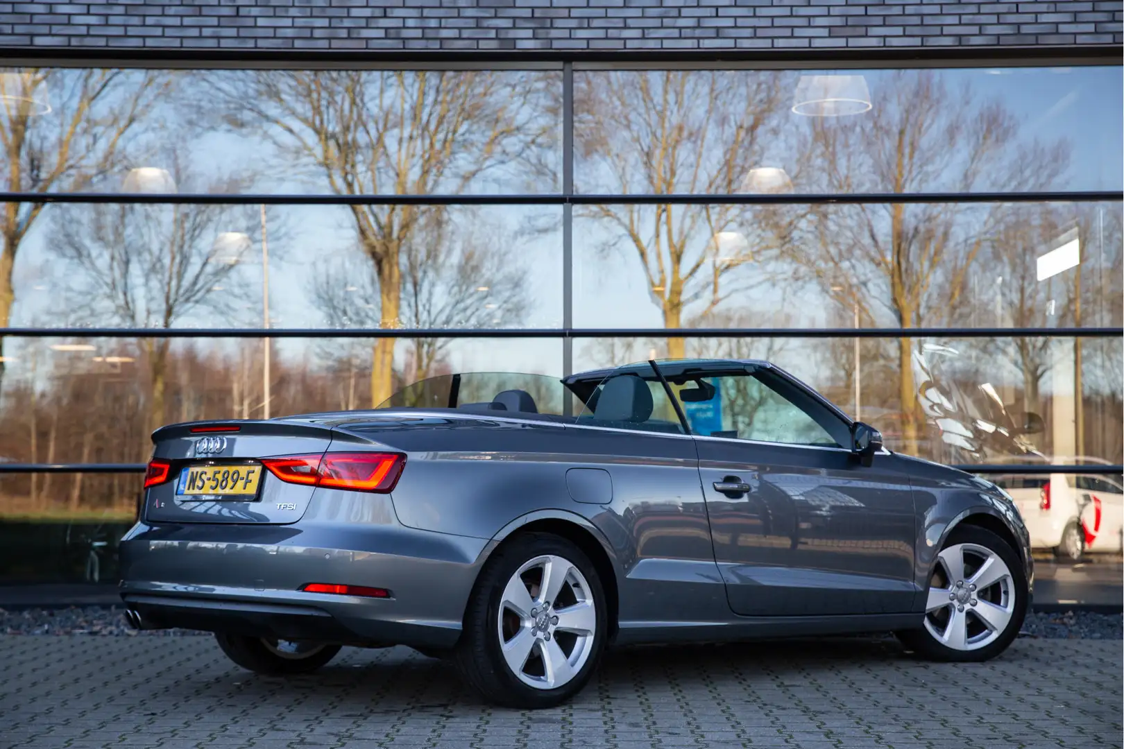 Audi A3 Cabriolet 1.4 TFSI Ambition Sport Edition Open Day Grau - 2