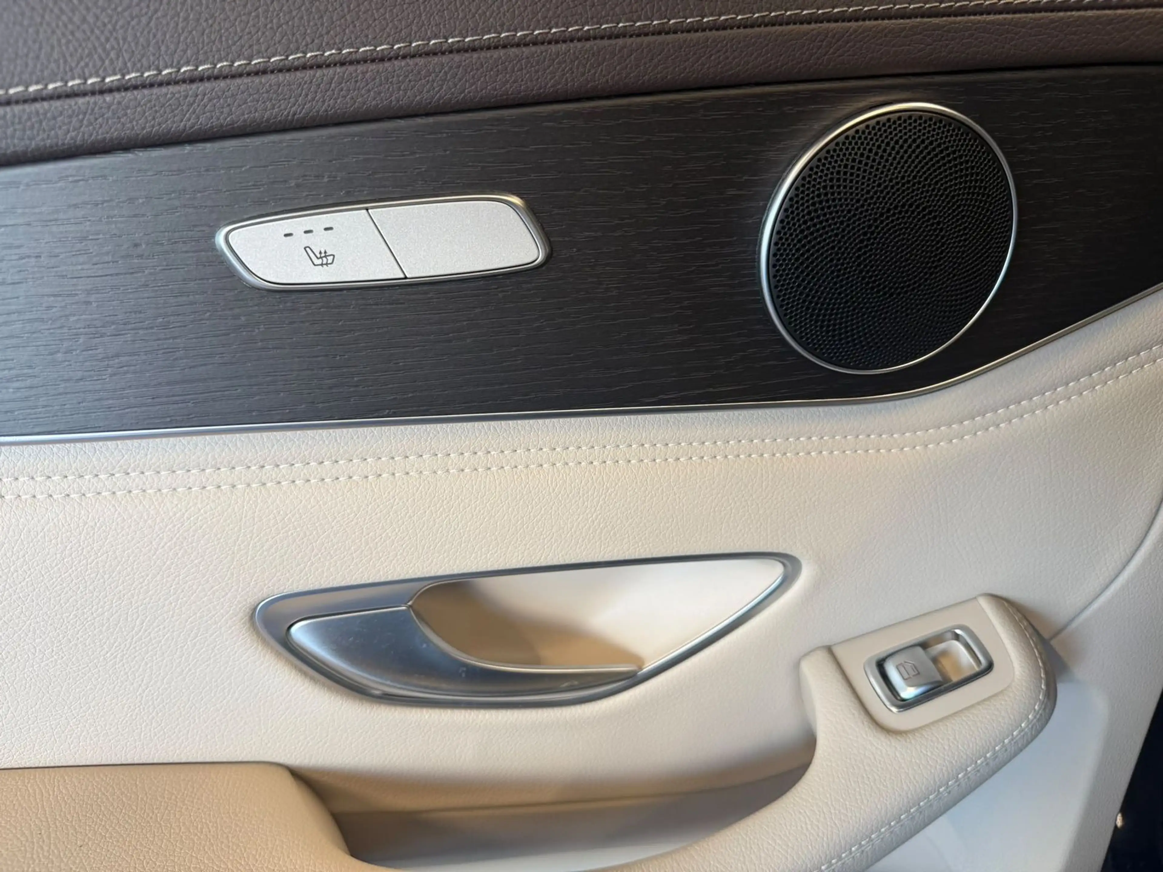 Mercedes-Benz GLC 400 d 4Matic /AHK/PANO/HUD/MEMORY/DISTR/KEYL — photo 15