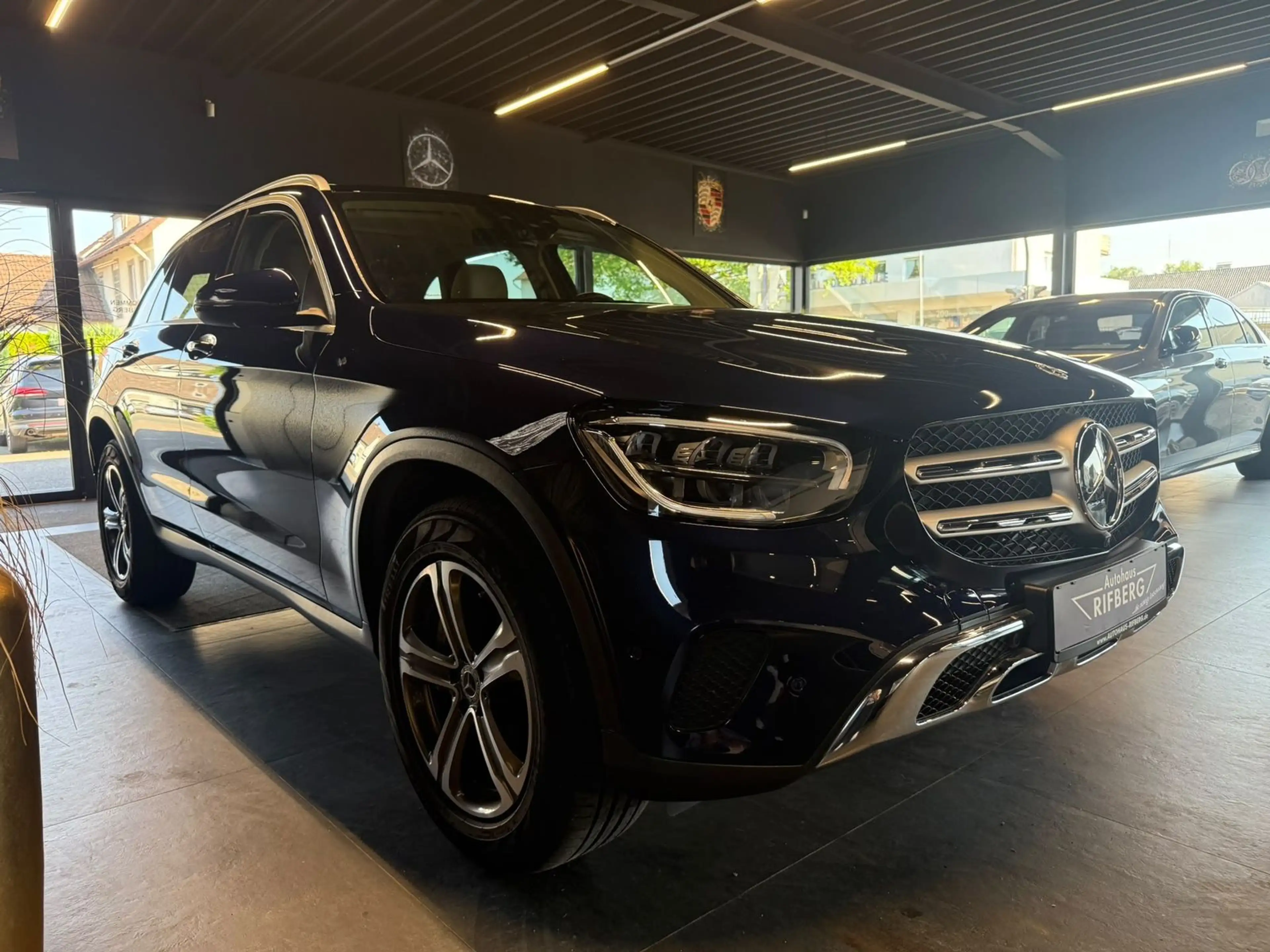 Mercedes-Benz GLC 400 d 4Matic /AHK/PANO/HUD/MEMORY/DISTR/KEYL — photo 2