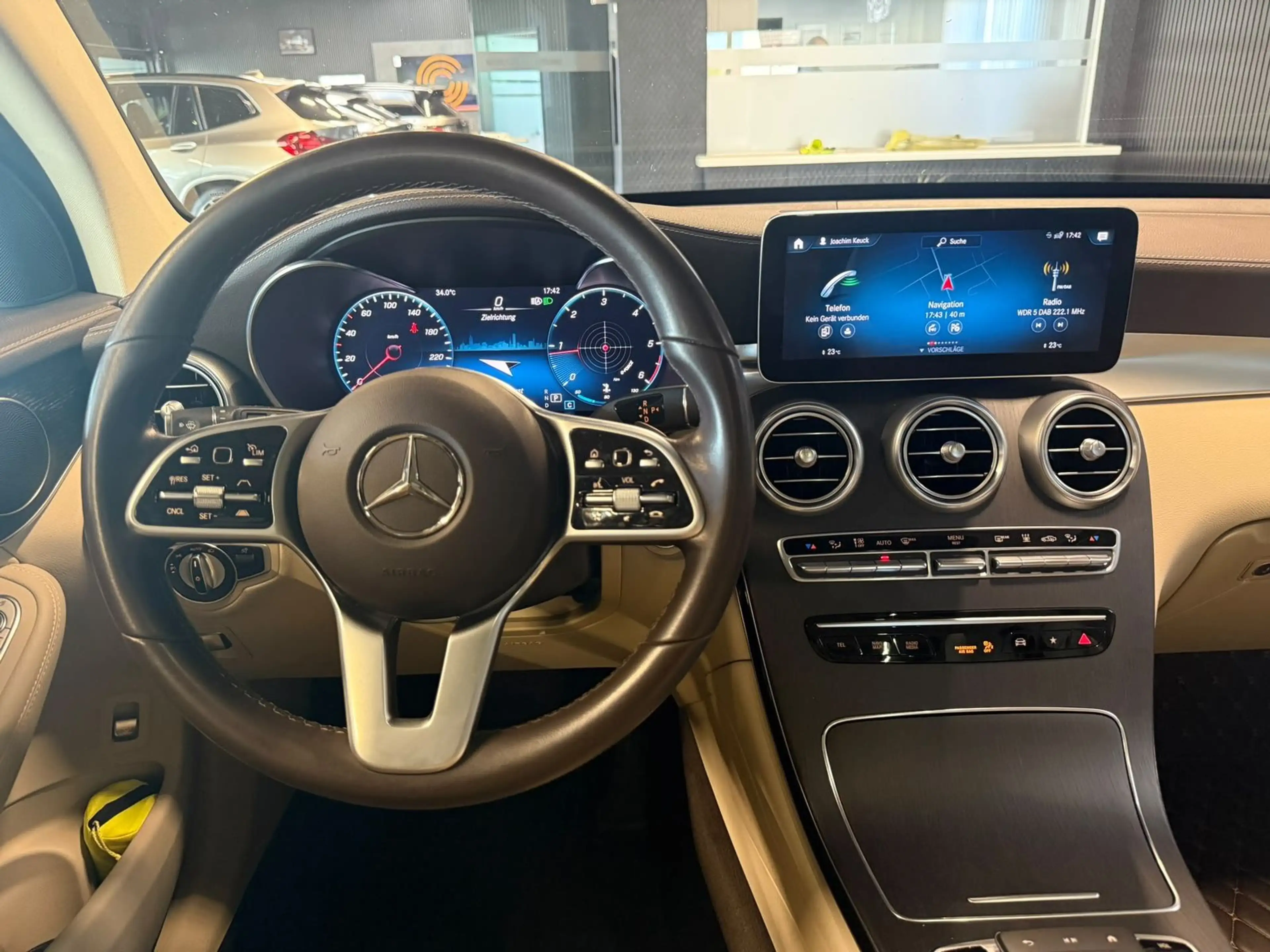 Mercedes-Benz GLC 400 d 4Matic /AHK/PANO/HUD/MEMORY/DISTR/KEYL — photo 11