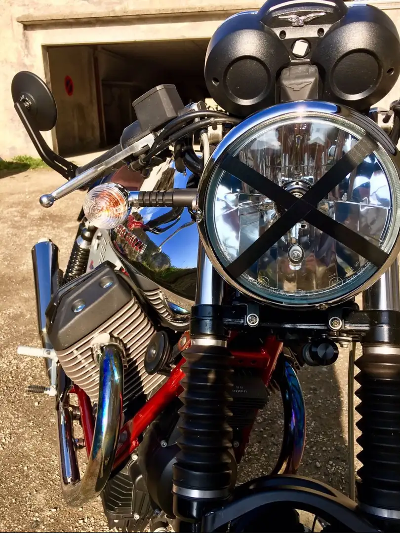 Moto Guzzi V 7 Racer Rouge - 1