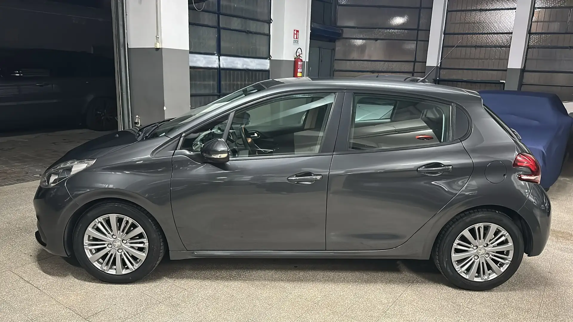 Peugeot 208 208 I 2015 3p 1.6 bluehdi Active 75cv Grau - 1