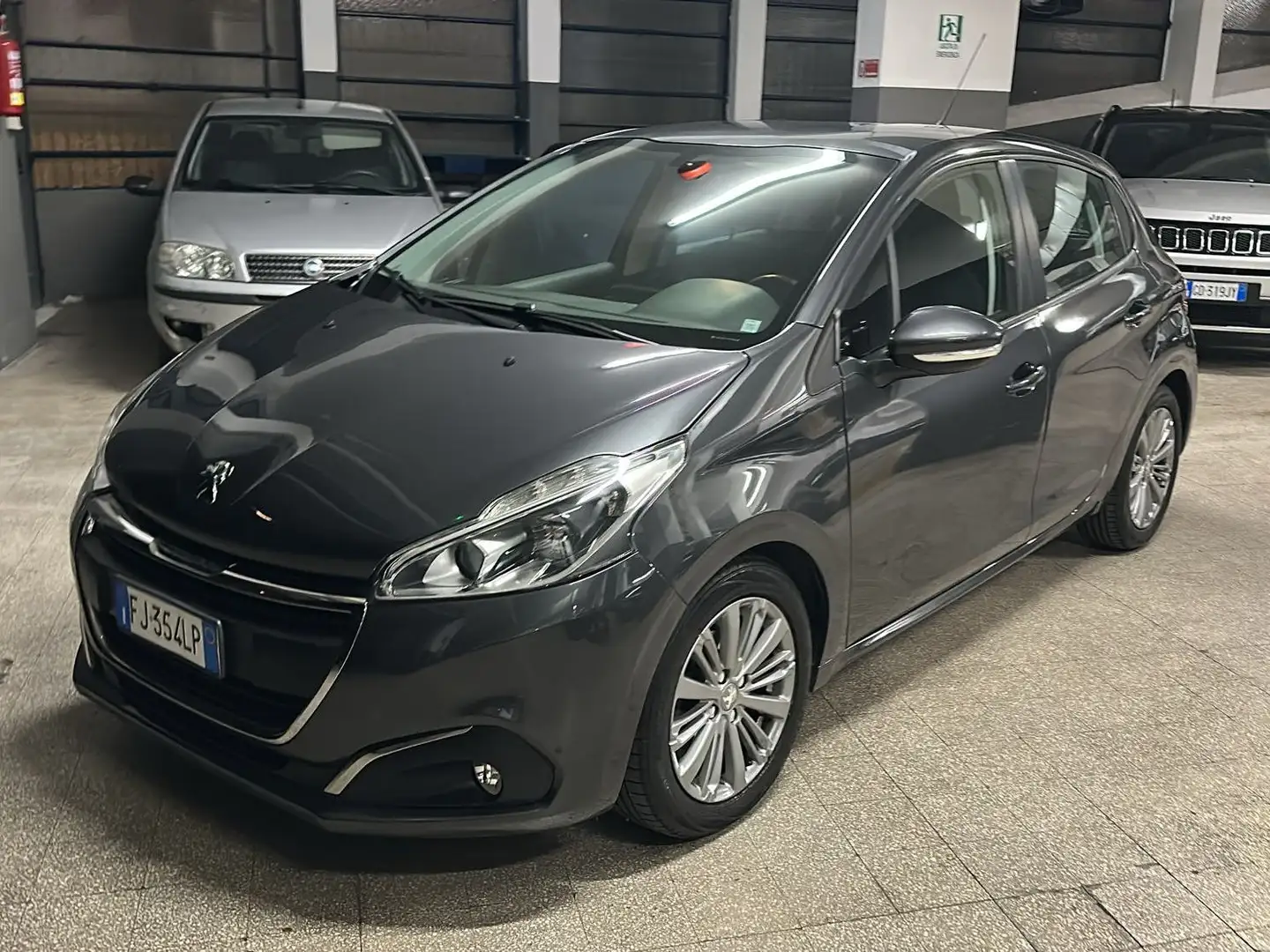Peugeot 208 208 I 2015 3p 1.6 bluehdi Active 75cv Grau - 2