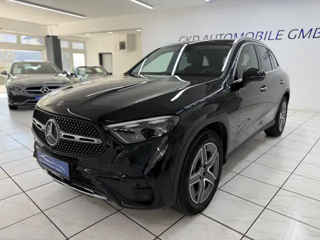 Mercedes-Benz 220 view 5