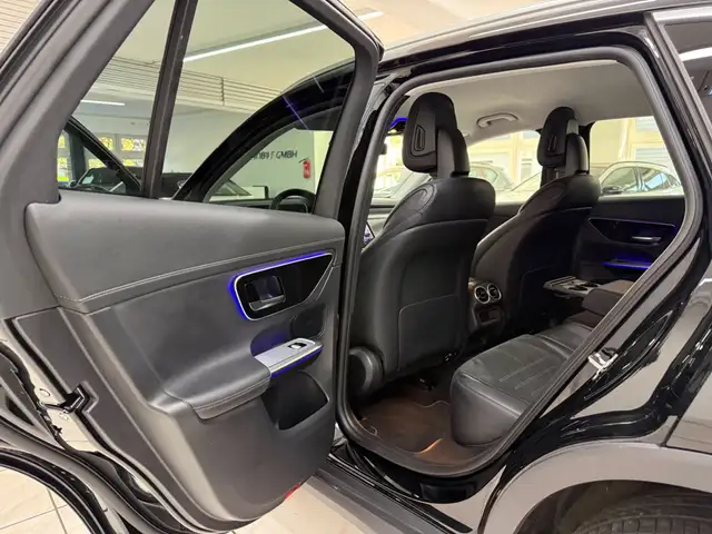 Mercedes-Benz 220 view 9