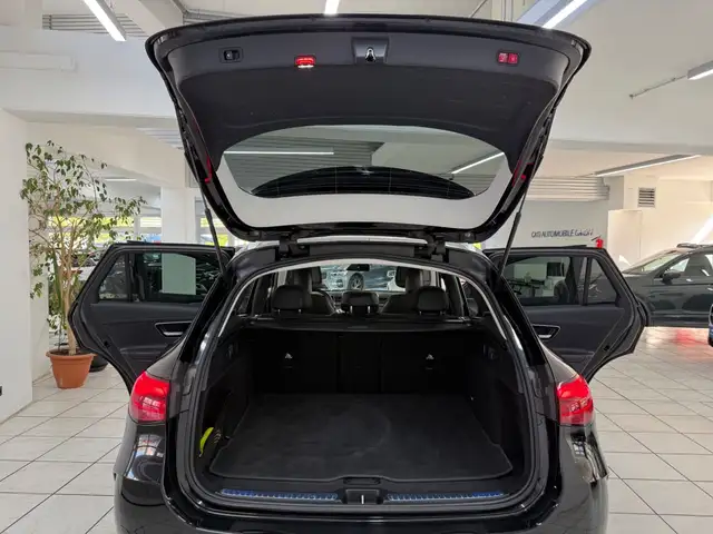 Mercedes-Benz 220 view 12