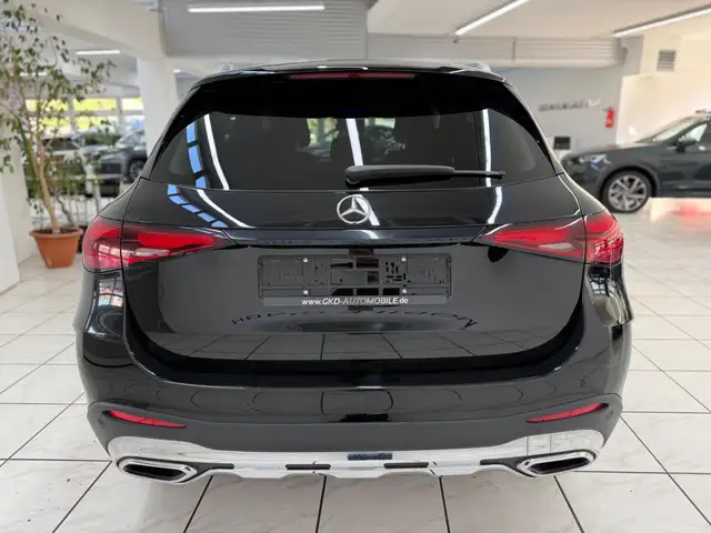 Mercedes-Benz 220 view 4