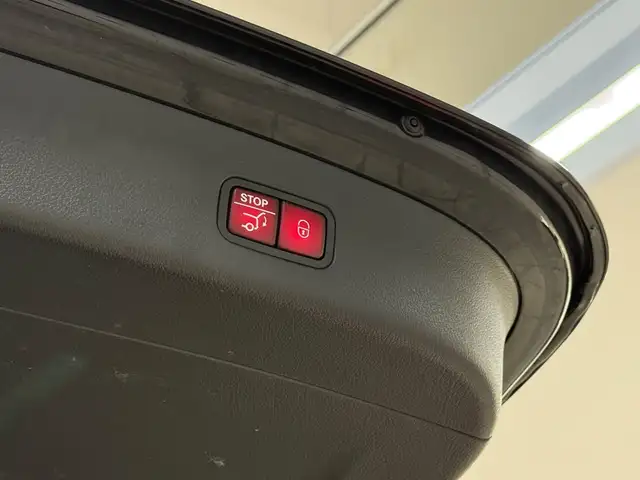 Mercedes-Benz 220 view 13