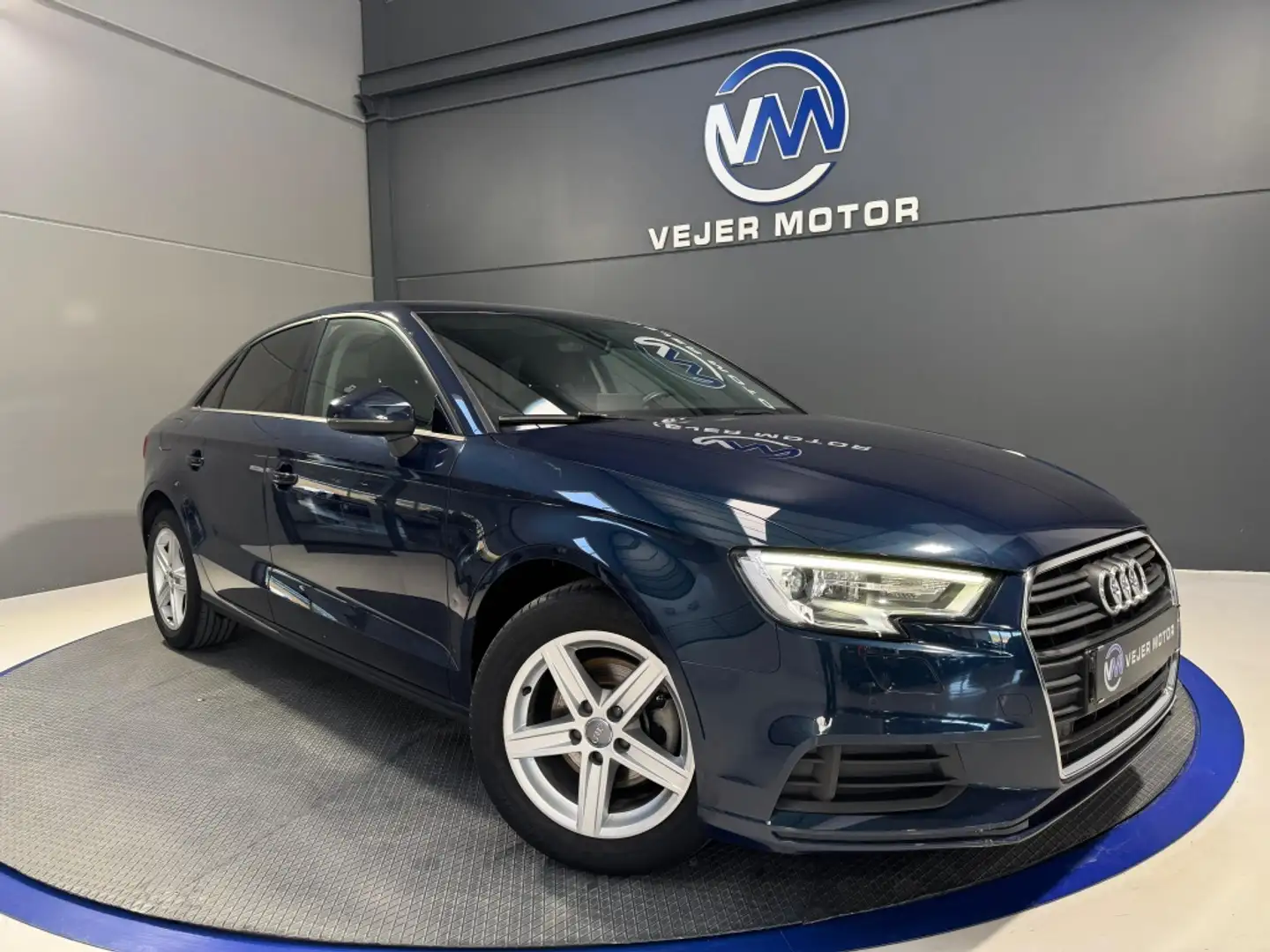 Audi A3 Sedán 1.6TDI 85kW Azul - 1