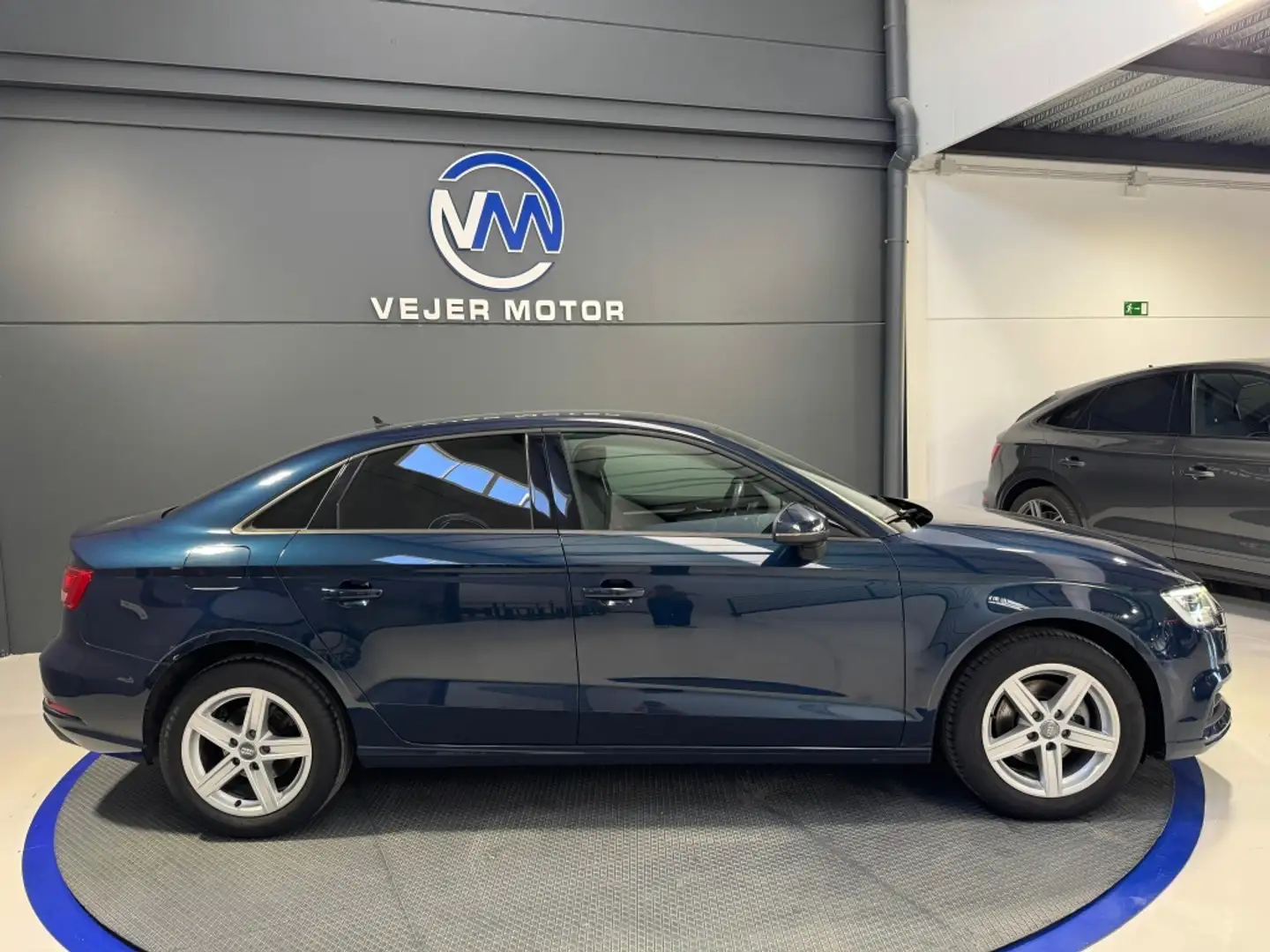 Audi A3 Sedán 1.6TDI 85kW Azul - 2