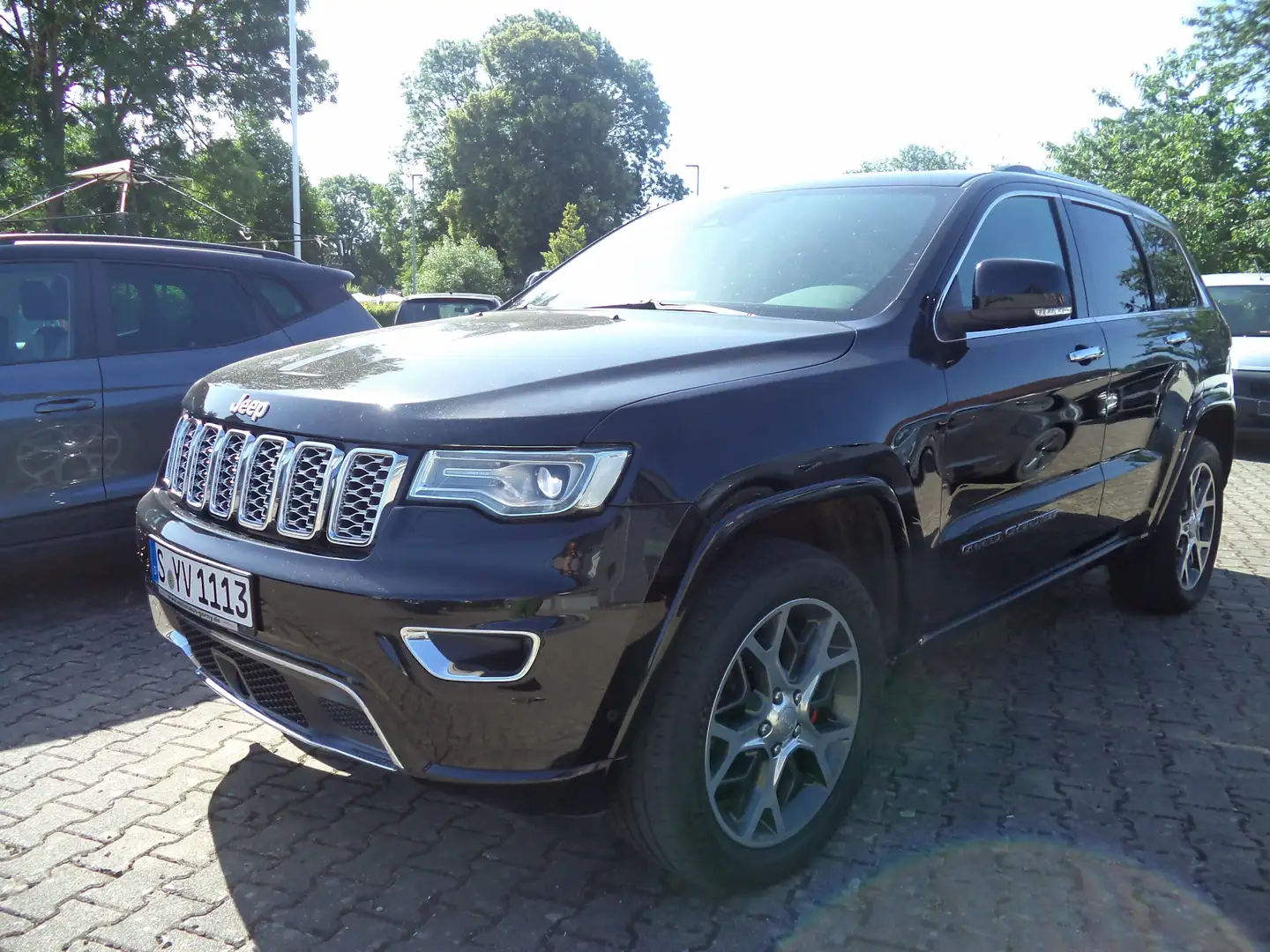 Jeep Grand Cherokee Overland Sportsitze LED AHK Klima Sound - System Schwarz - 1