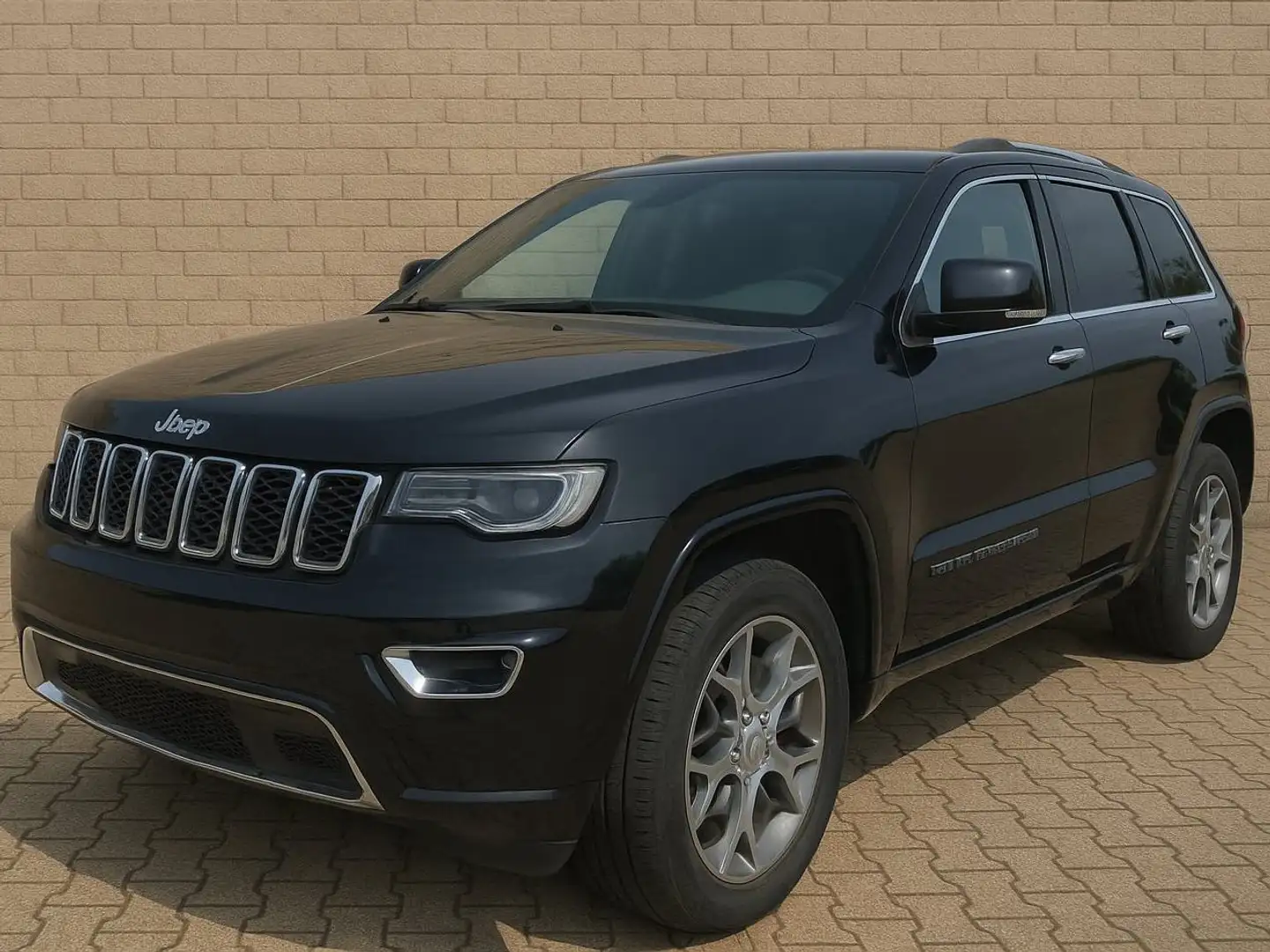 Jeep Grand Cherokee Overland Sportsitze LED AHK Klima Sound - System Noir - 1