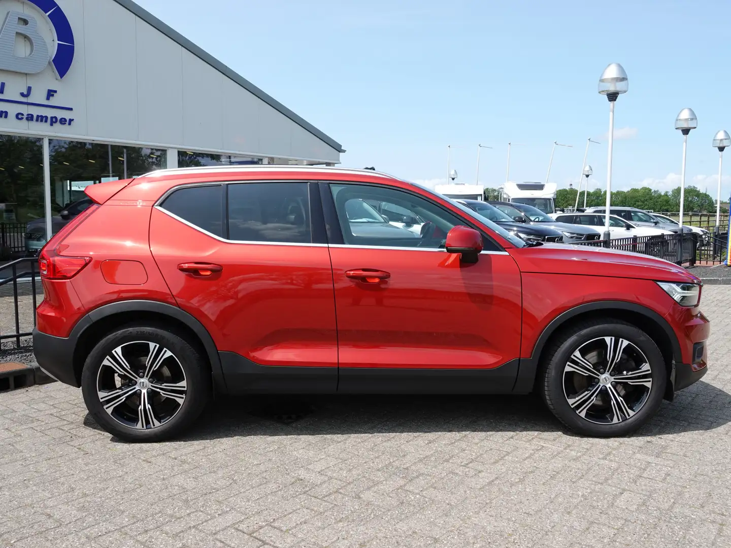 Volvo XC40 1.5 T5 Recharge Inscription BOMVOL | PANO | TREKH. Rojo - 2