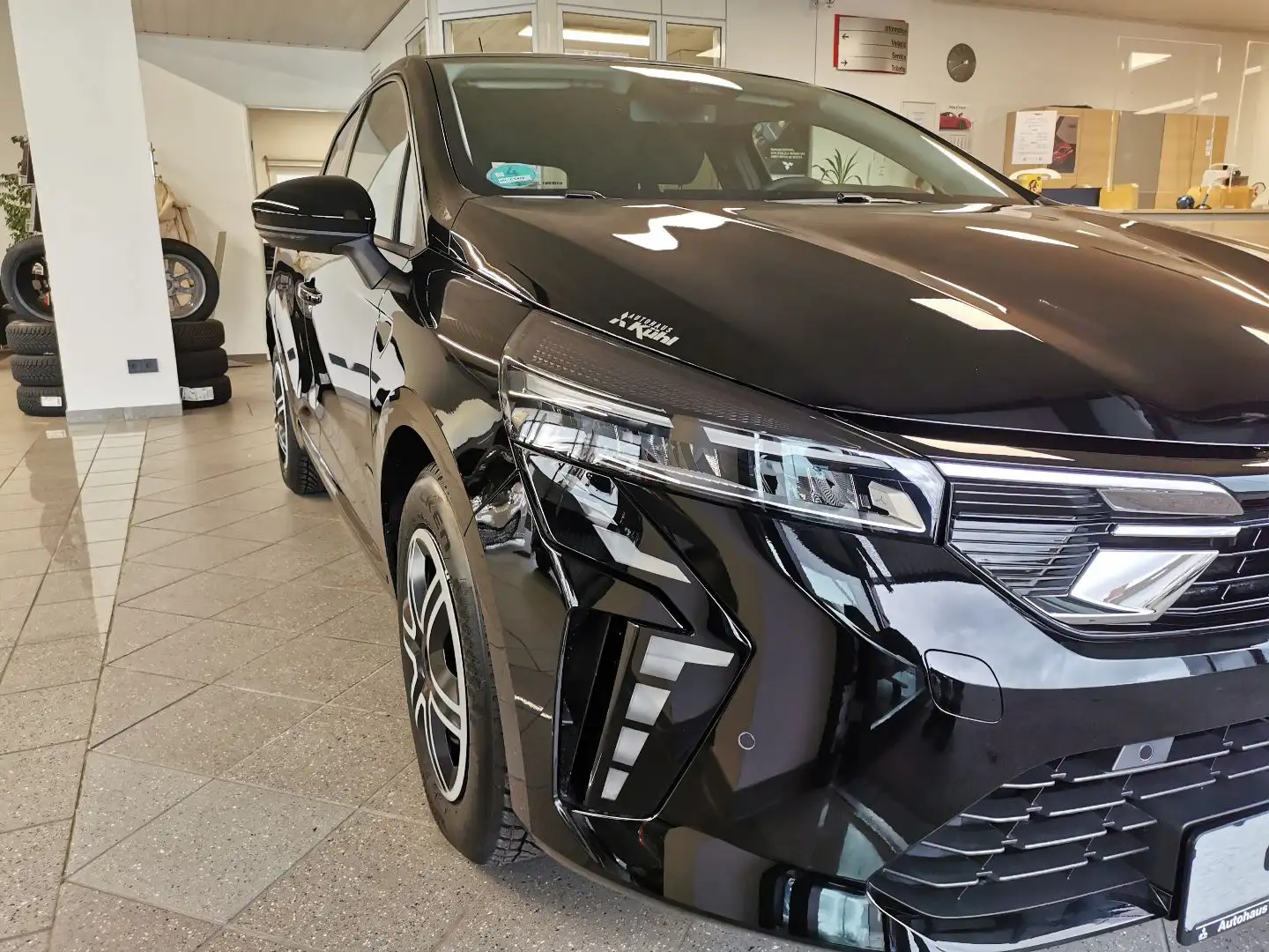 Mitsubishi Colt PLUS 1.6 Hybrid - 5 Jahre Werksgarantie Schwarz - 2