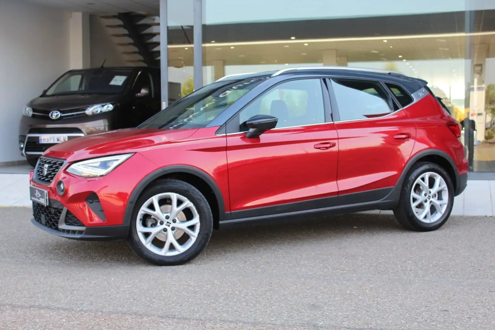 SEAT Arona 1.0 TSI 85kW (115CV) DSG FR XM Rojo - 2